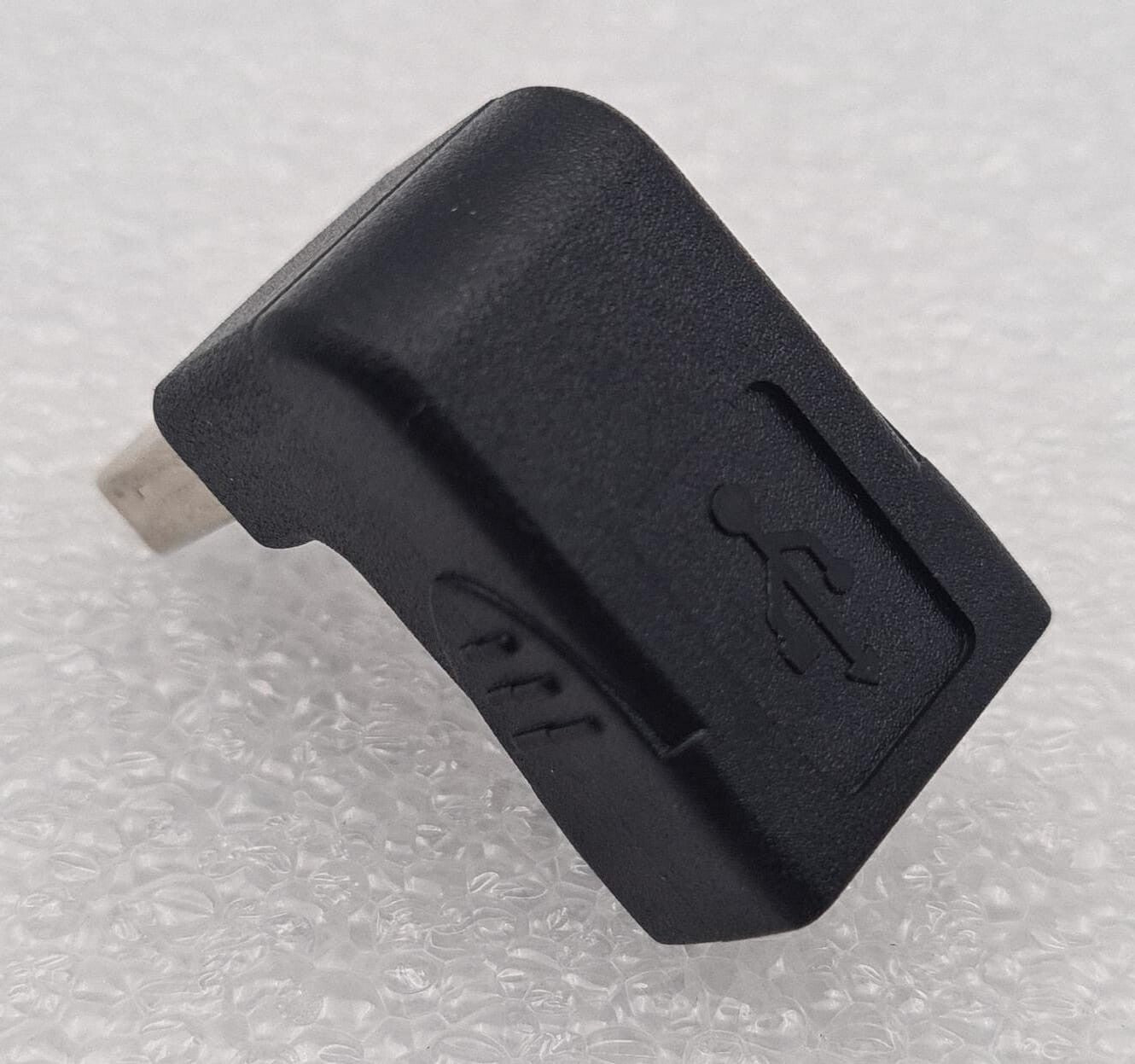 [LOT 8] NEW - Tripp Lite UR024-000-UP Universal Reversible USB 2.0 Adapter