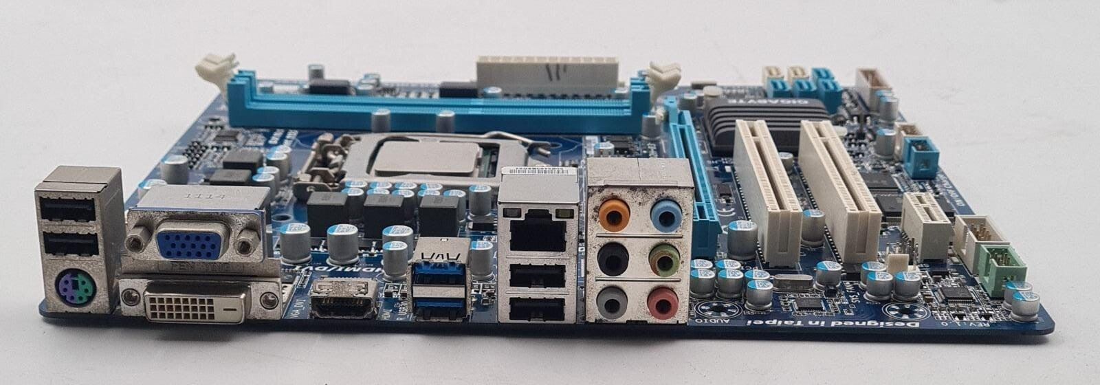 GIGABYTE GA-HA65M-D2H-B3 LGA 1155 DDR3 SATA 3 USB3.0 Motherboard W/ i3-2100