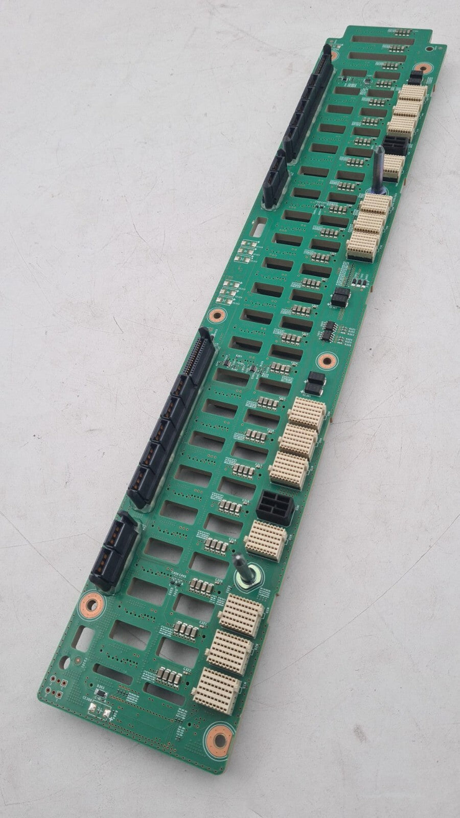 NetApp 110-00541+A0 111-02699+B0 24-Bay SAS WWN Backplane