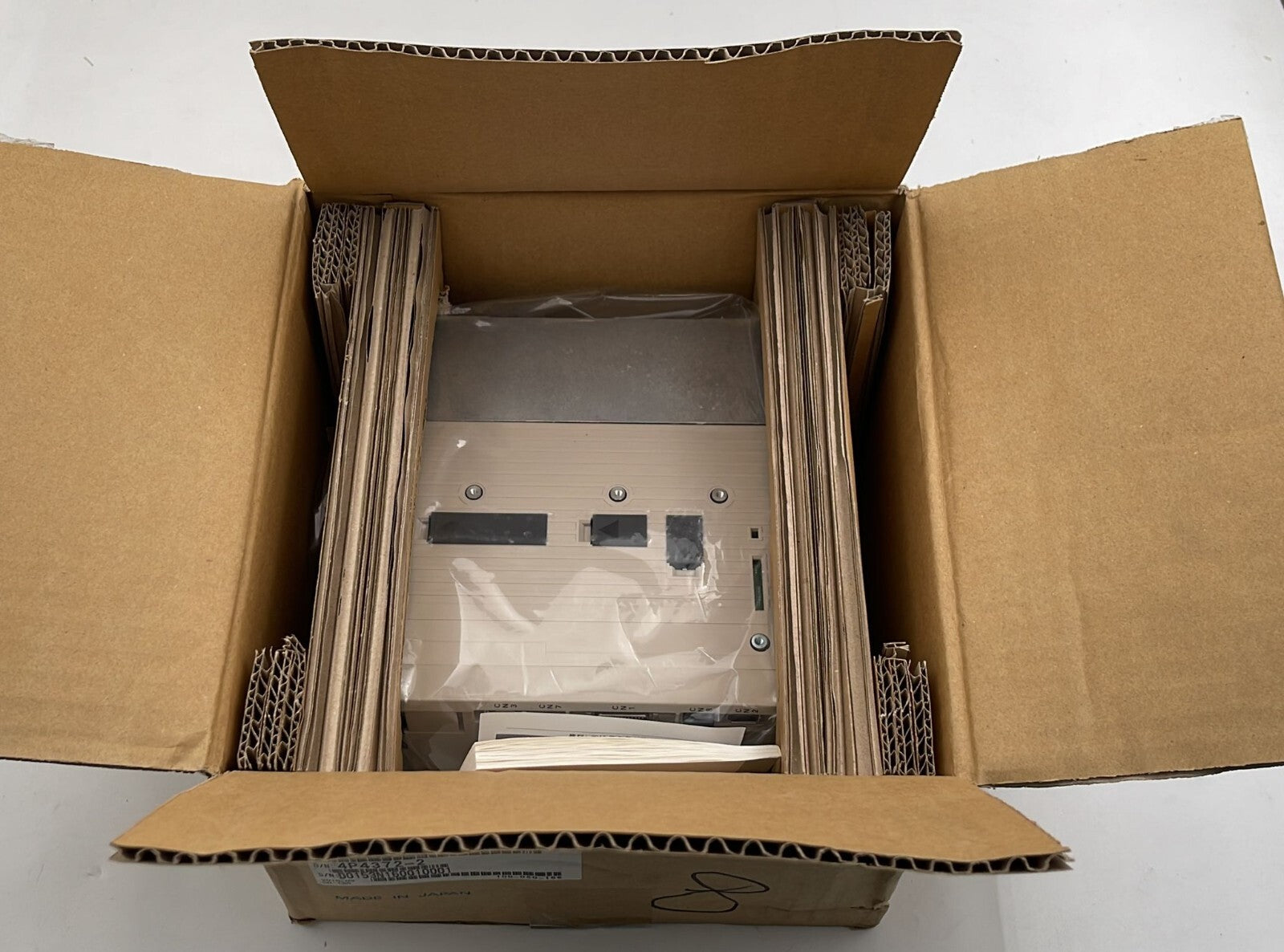 **NEW**  YASKAWA SERVOPACK SGDV-120AE1A008000 200V Servo Drive