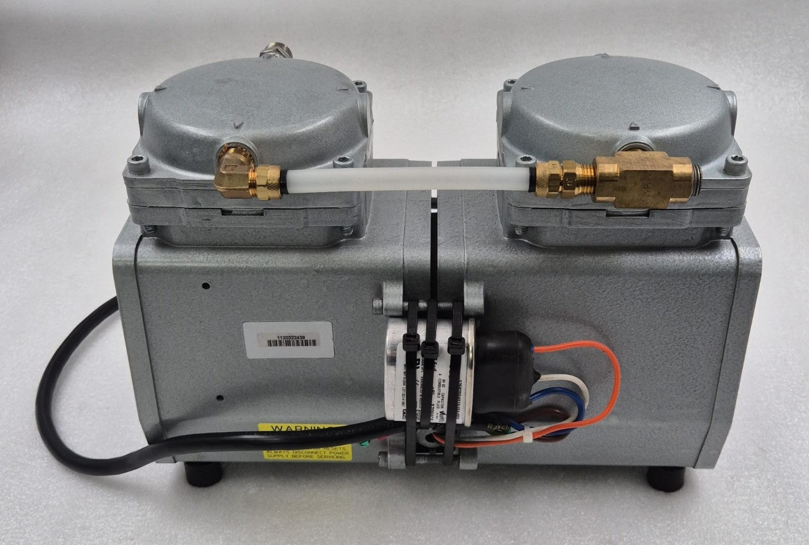 GAST DAA-P501-EB Oilless Diaphragm Vacuum Pump 110-115 Volts 2.7-2.8 Amps 560 HZ