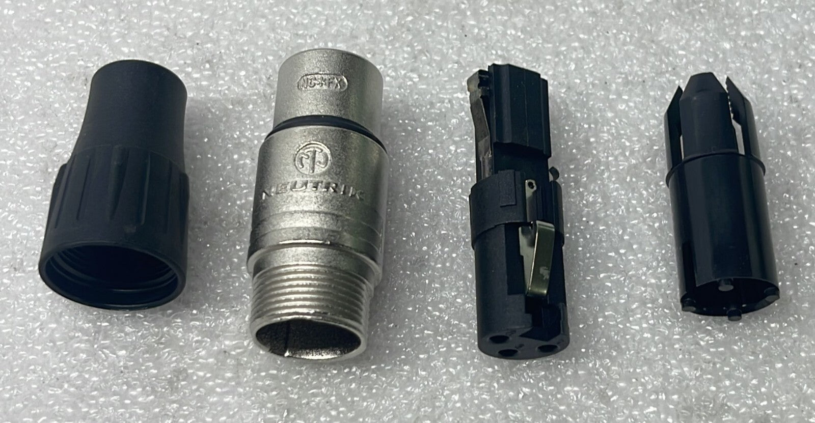 [LOT OF 36] NEUTRIK 221 702 3 POLE XLR SOCKET NC3FXY