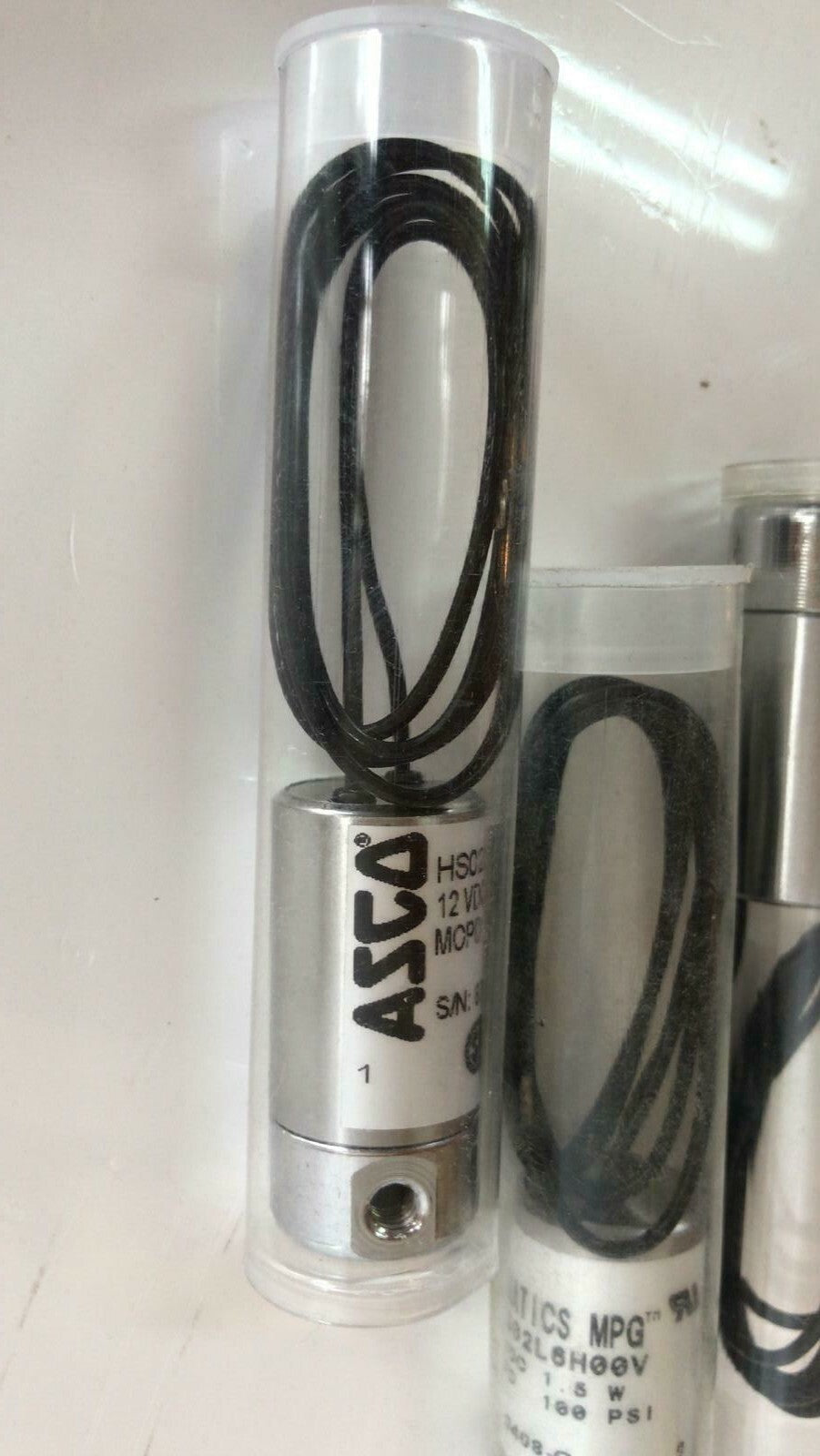 LOT OF 4  Numatics MPG Solenoid NEW LS02L4H00E