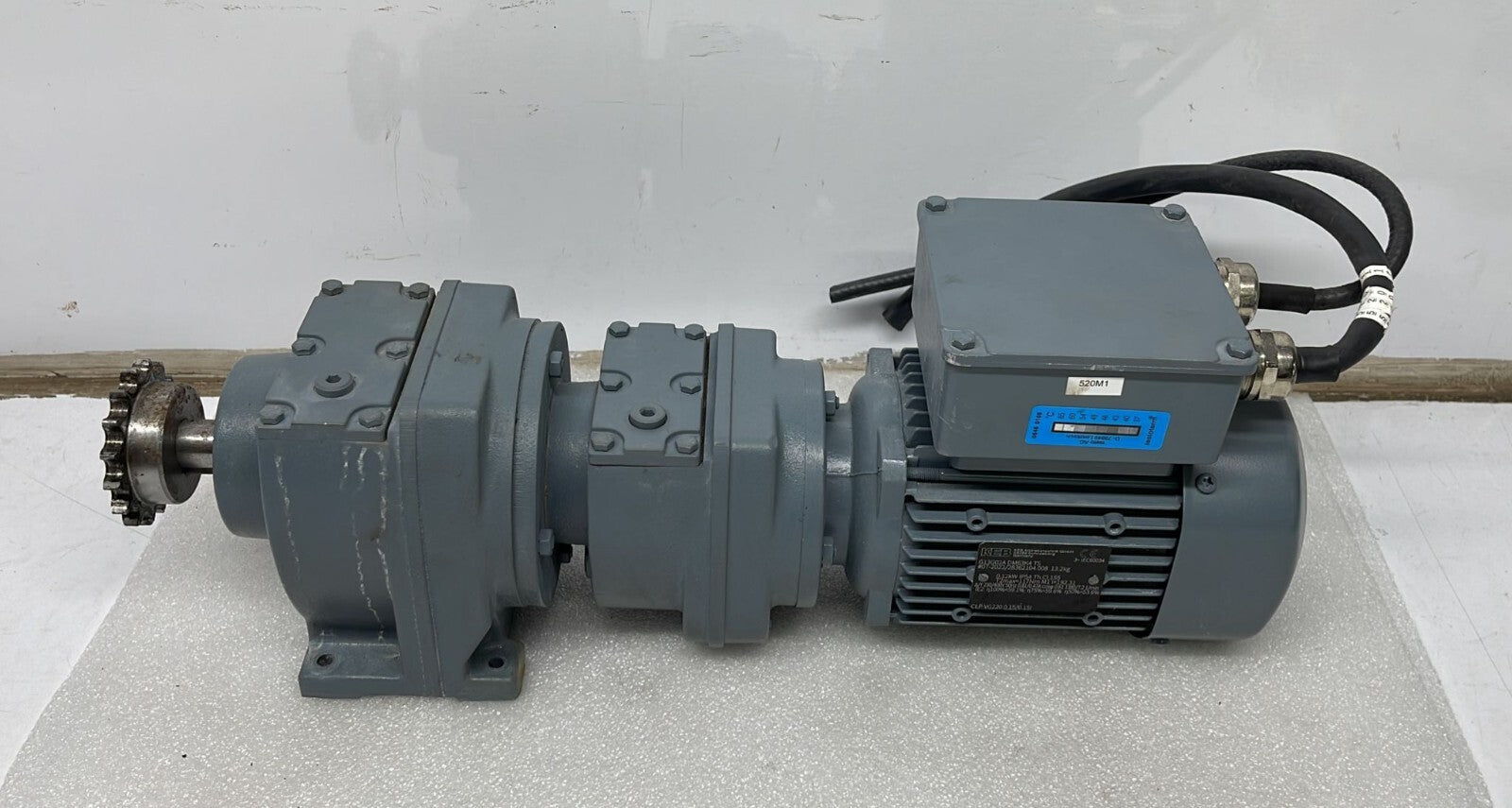 KEB G13G02A DM63K4 TS Gear Motor 07-2022/ 28362104.008 CLP VG220 0.15/0.15I