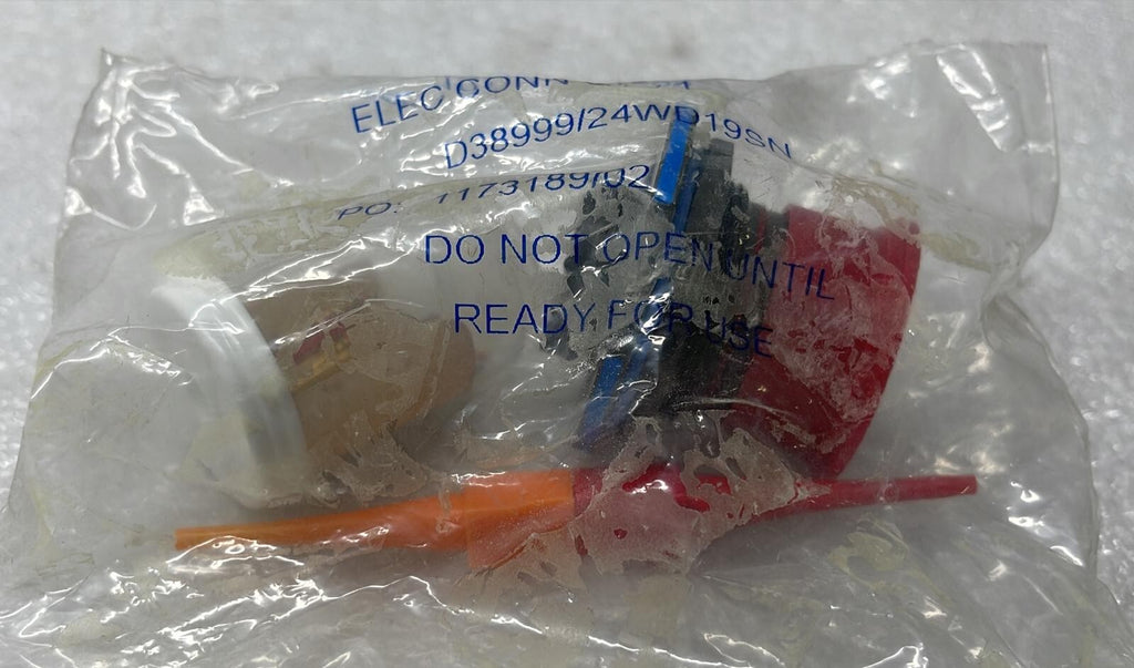 [LOT OF 4] NEW Sealed - Amphenol  D38999/24WD19SN Circular Mil Spec Connector