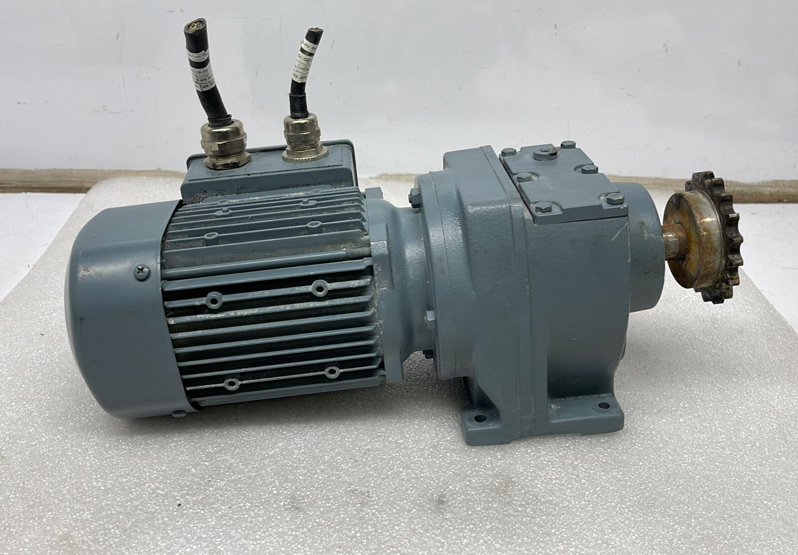 KEB G13A DM63K4 TS Gear Motor 04-2022/ 28218701.001 CLP VG220 0.55I