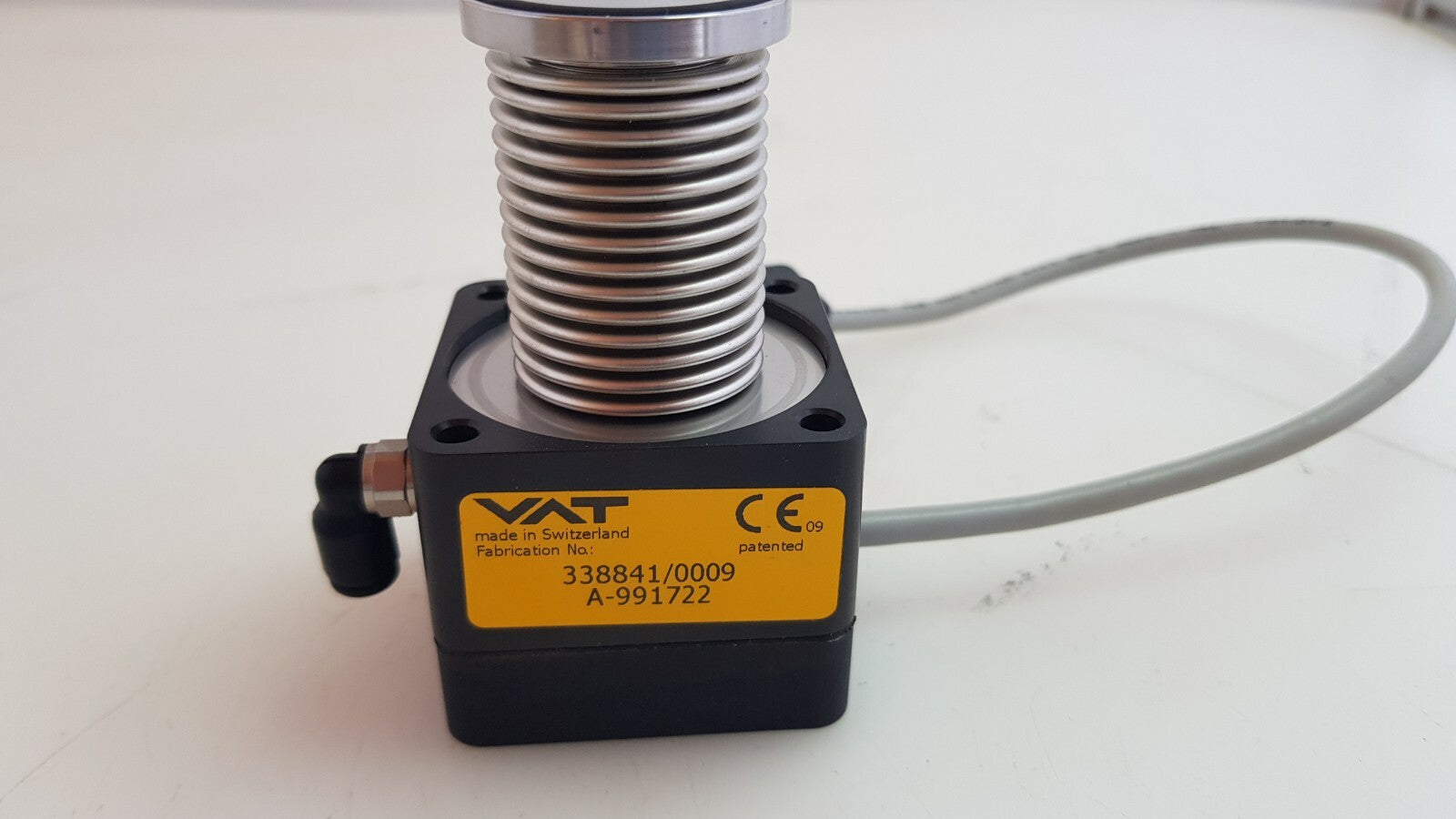 Vat Valve 338841 0009 With Pneumatic Nc Actuator And 9 Way D Sub Plug Connector