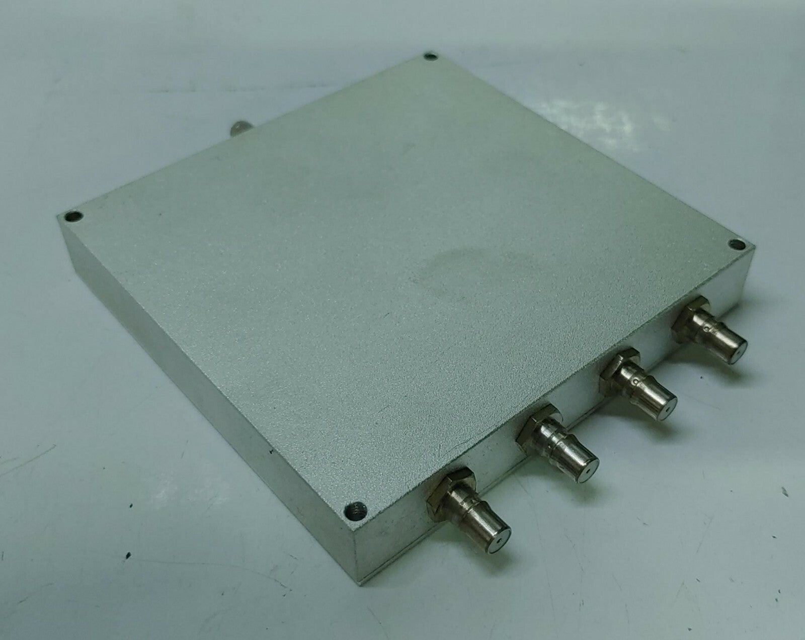 [LOT OF 8] SKY'S FLT-4-2700Q 4 Way Power Divider SMA Female Connectors