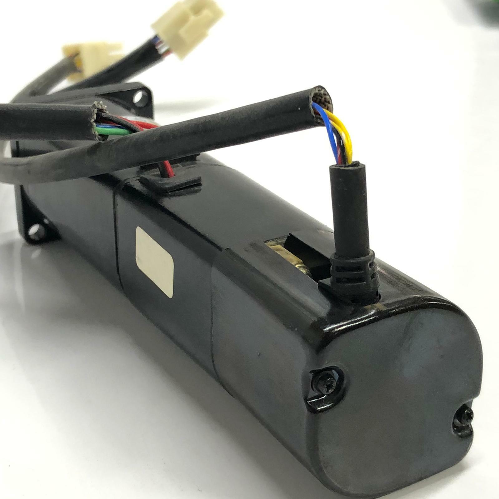 Used Yaskawa AC Servo Motor SGM-A8ARYC11 80W 200V 0.7A 3000R/Min TAMAGAWA BRX TS