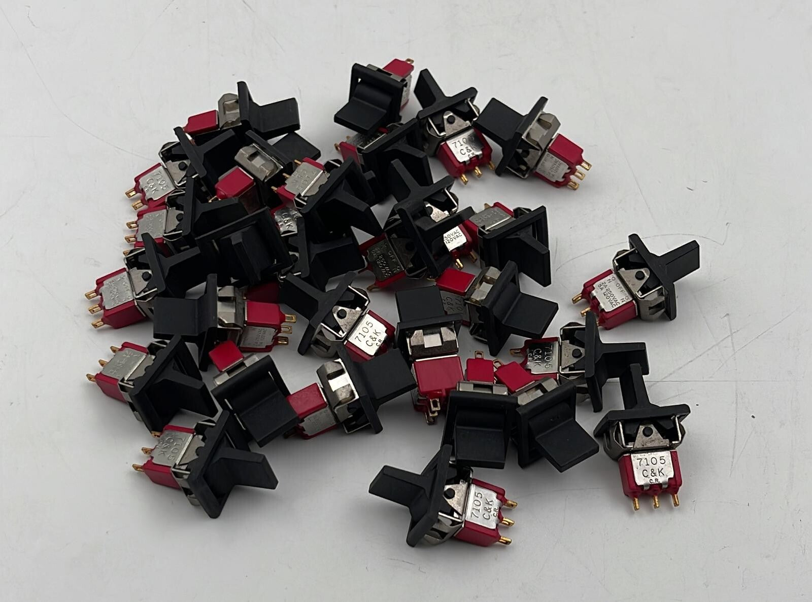[LOT OF 30] C&K 7105 Paddle / Toggle Switch ON-OFF-ON  C&K 7105J61ZGE22