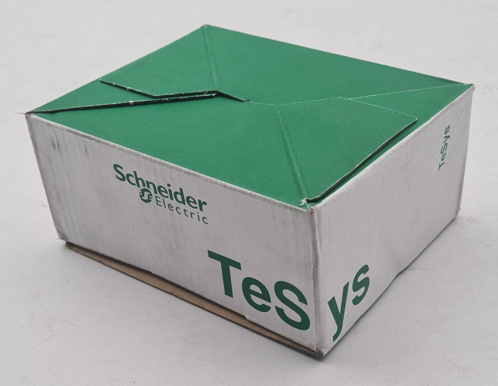 NEW IN BOX - Schneider Electric LC1D128BD Contactor 24VDC TeSys 033411