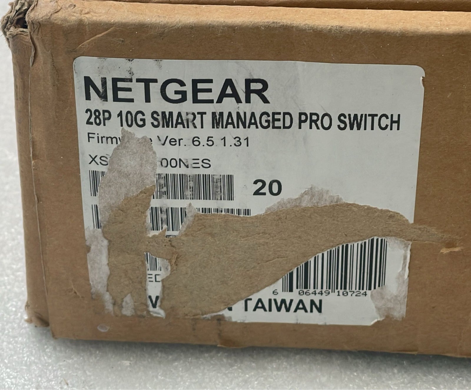 Netgear XS728T-100NES box label with model information