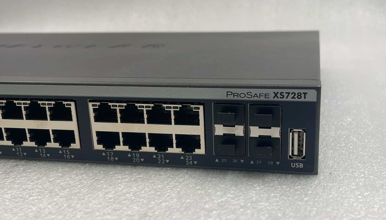 Netgear XS728T-100NES side ventilation ports