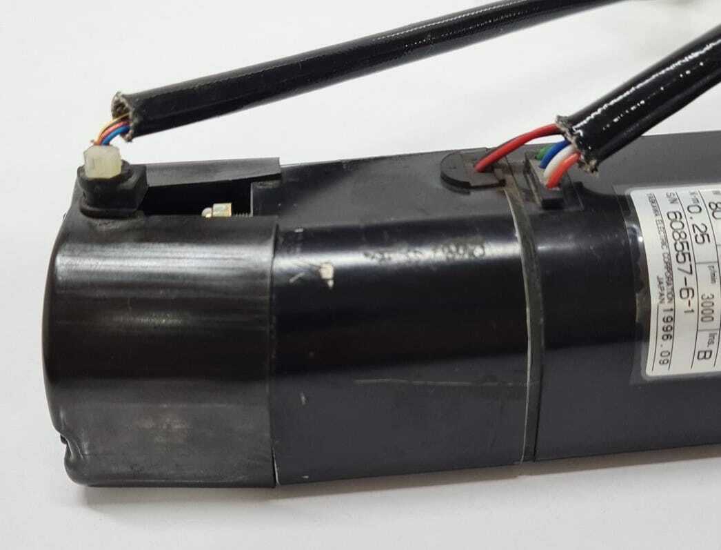 FOR PARTS- Yaskawa AC Servo Motor SGM A8ARYC12 80W 200V 0.7A 3000R/Min