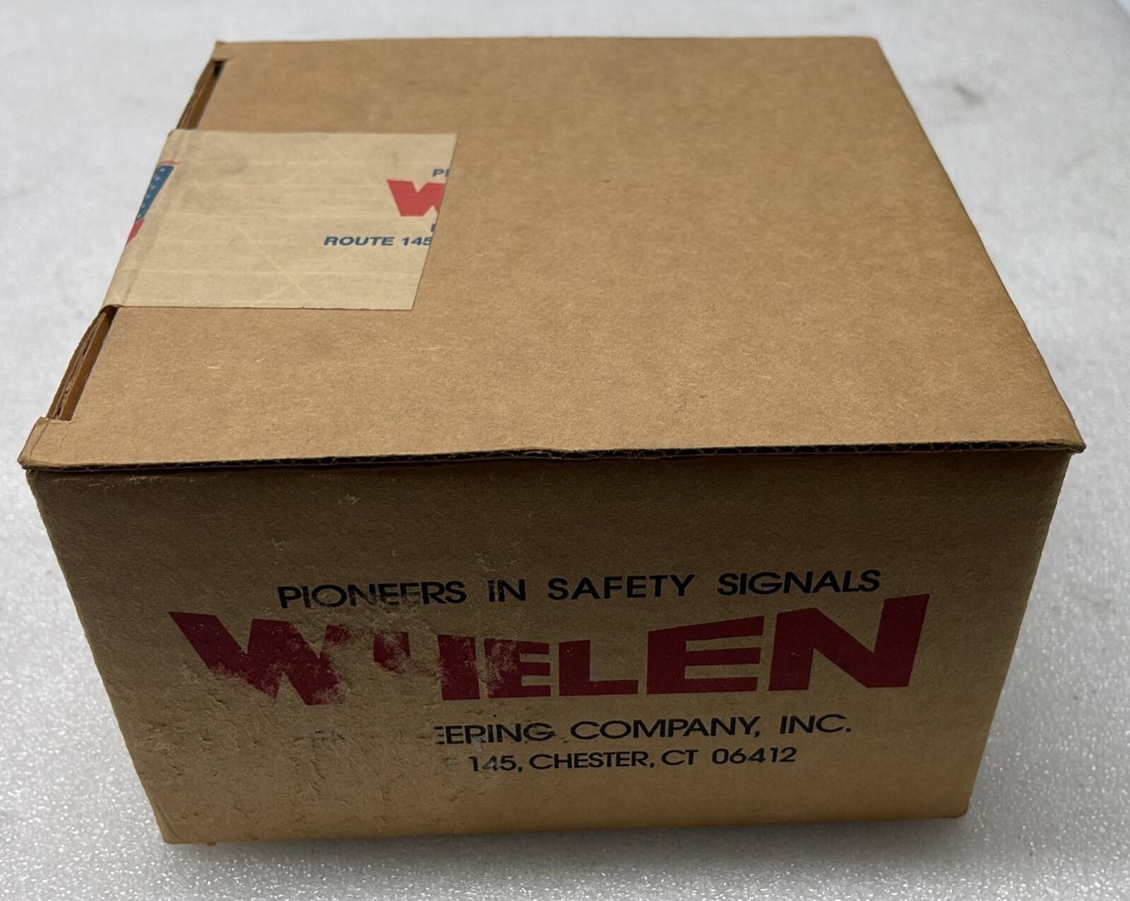 NEW- WHELEN 9037502 01-0790375-02 RED LIGHT WING TIP POSITION STROBE 28V RED RFI