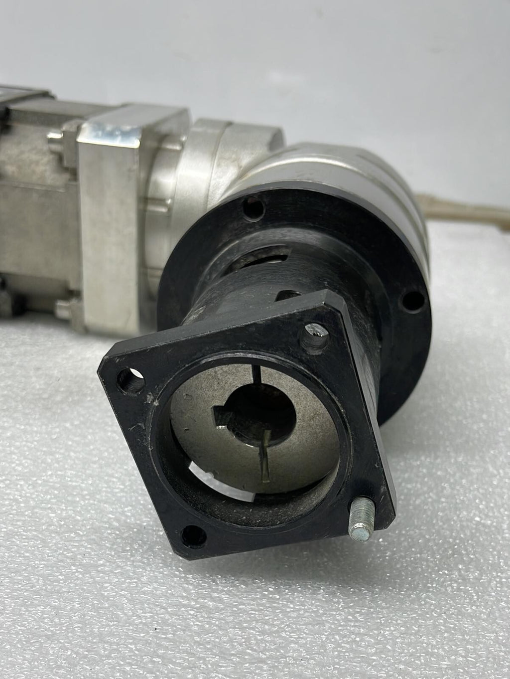 Nidec Servo Motor 095E3C600BBCAA100190-SNPP W/ EVL-090B-10-S6-19EB19