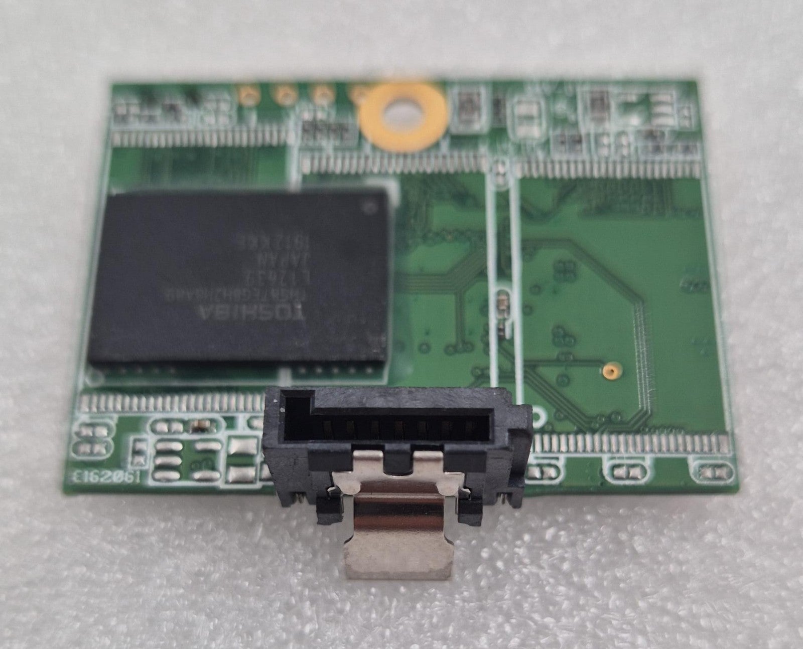 [LOT 4] Innodisk SATADOM-MH 3SE DESMH-32GD07SWADB 32GB Internal Boot SSD Drive