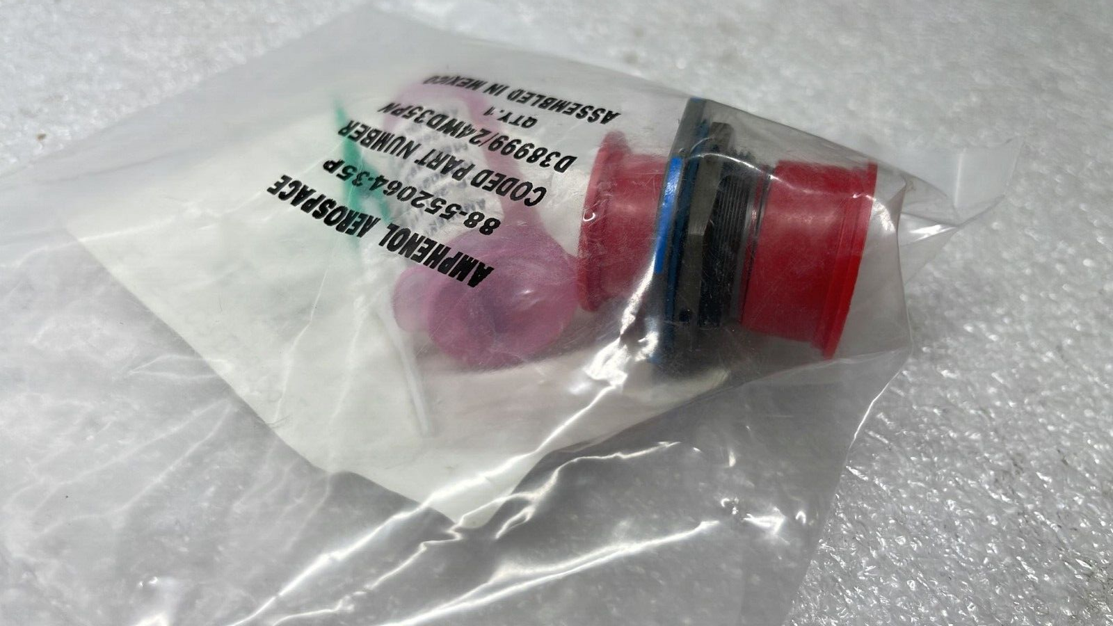 [LOT OF 4] NEW Sealed - Amphenol D38999/24WD35PN Circular Mil Spec Connector