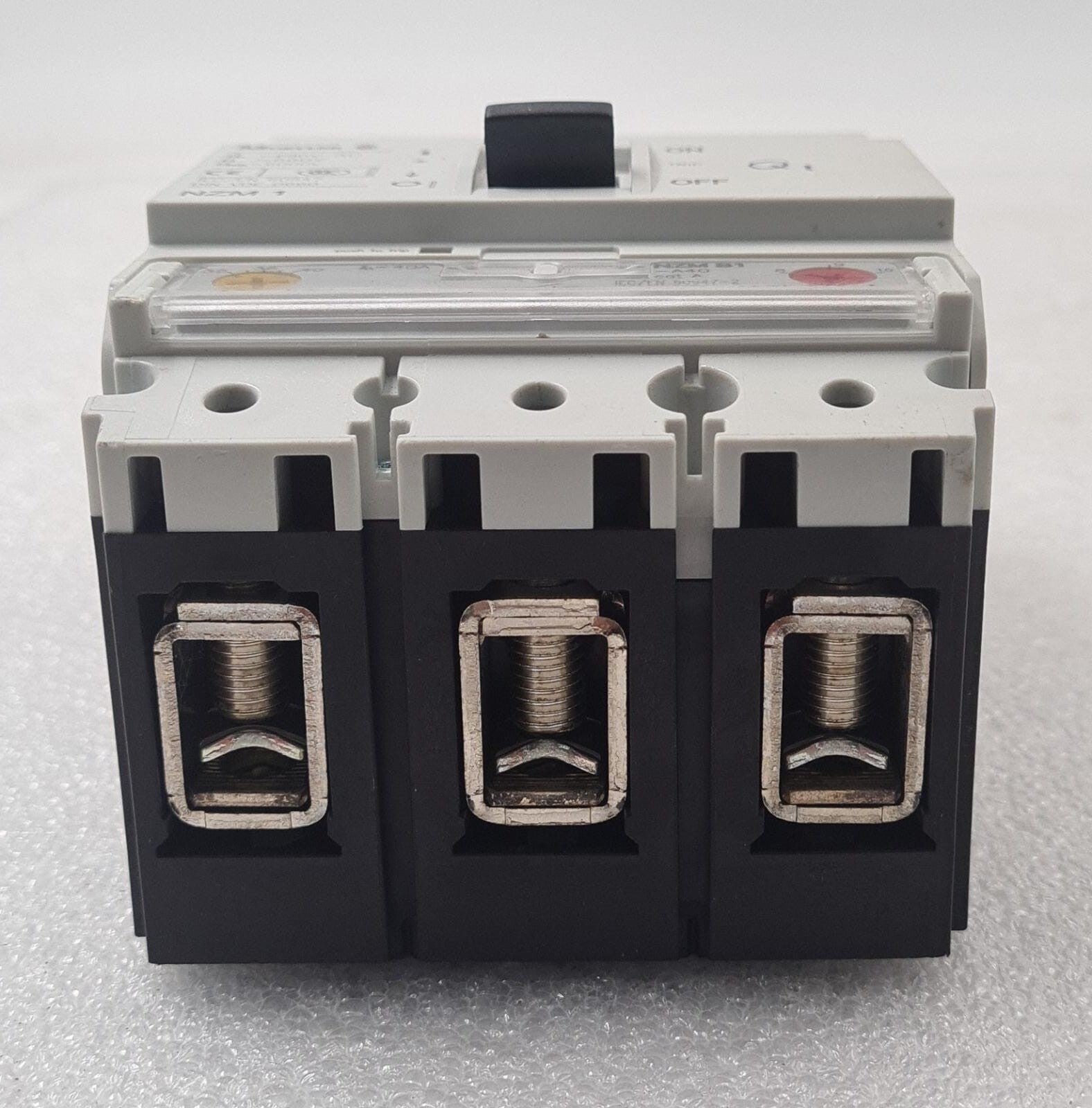 Moeller NZM 1 B1-A40 3 Pole Circuit Breaker 60947 DIN VDE 0660 690V AC