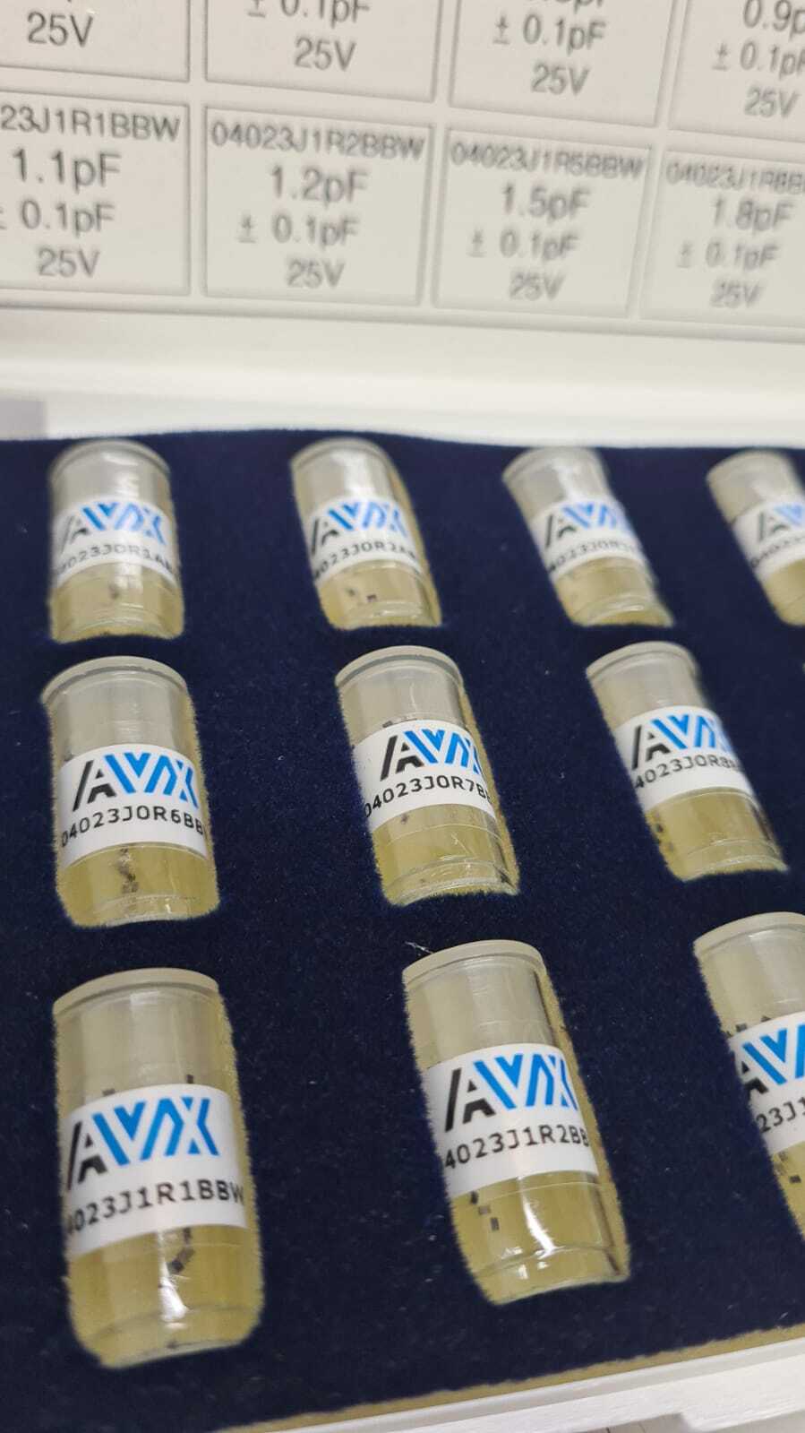 AVX Thin Film RF Microwave Designer Kit ACCU-P0402KIT01 Type1300 0.1pF-2.0pF #1