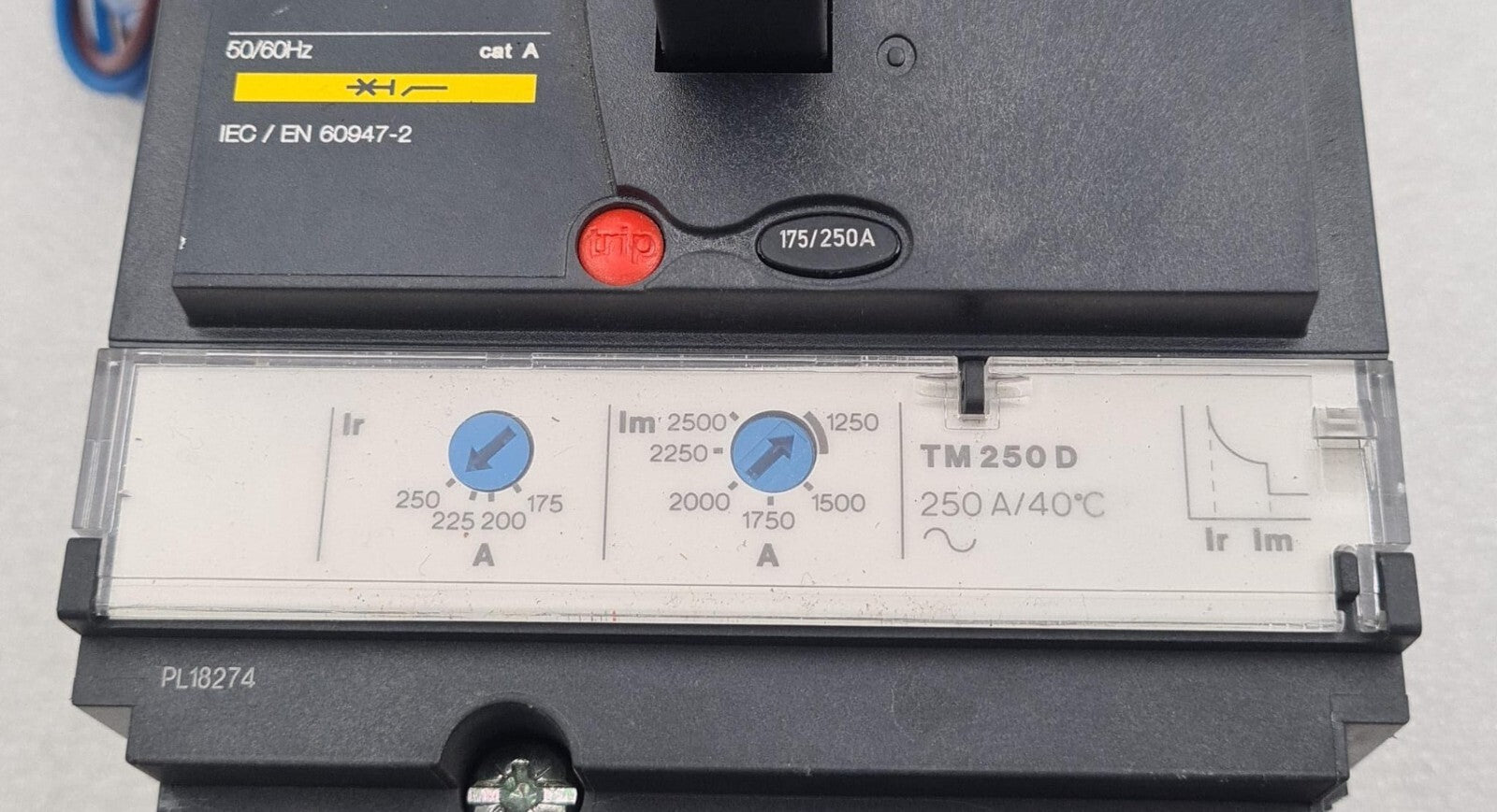 Schneider Electric Compact NSX250B LV431110 Circuit Breaker / Merlin LV431390