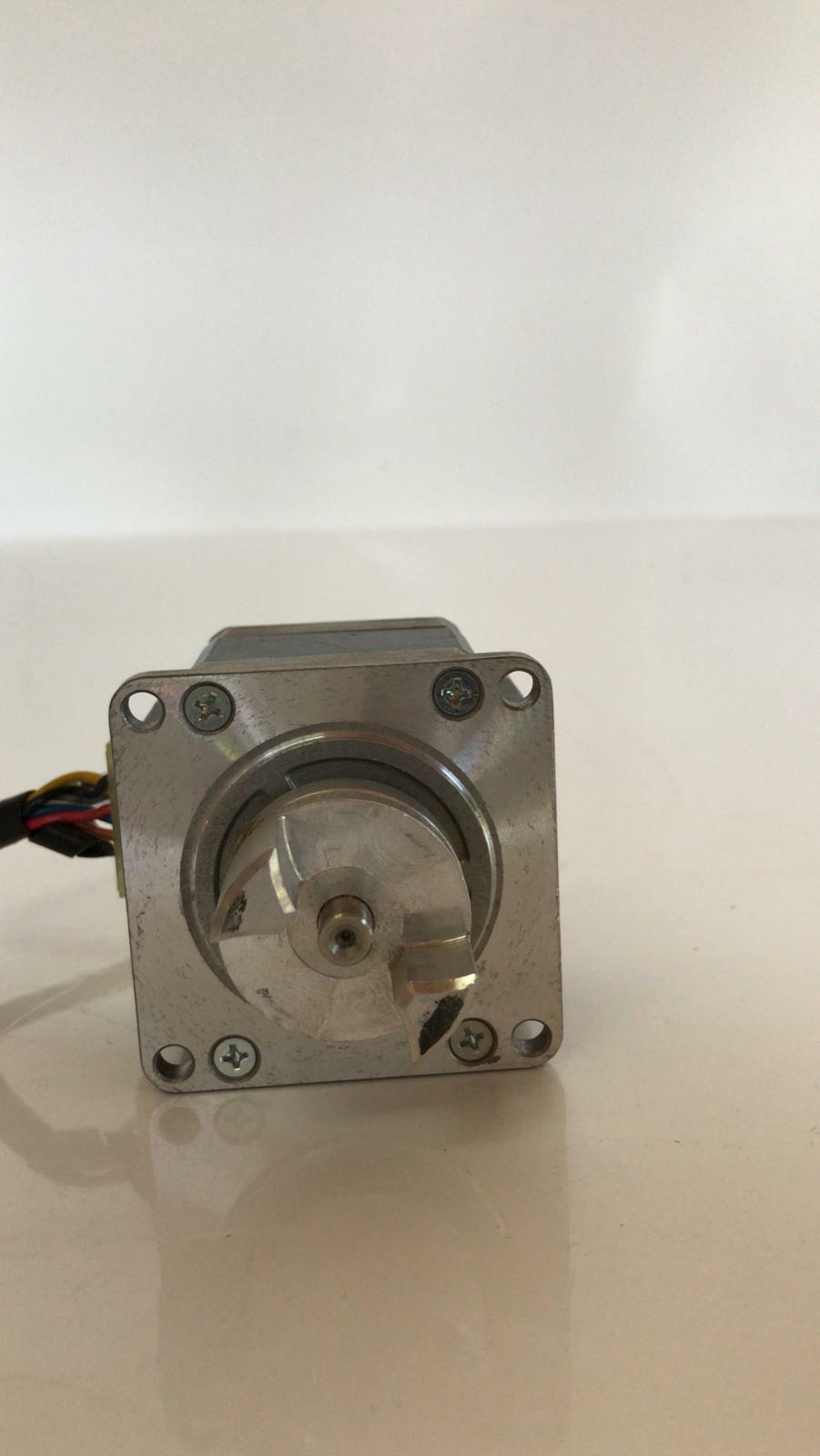 Sanyo Denki 103H6704-5040 Step-Syn Stepping Motor DC 2A 1.8° Deg/Step 6036301-2
