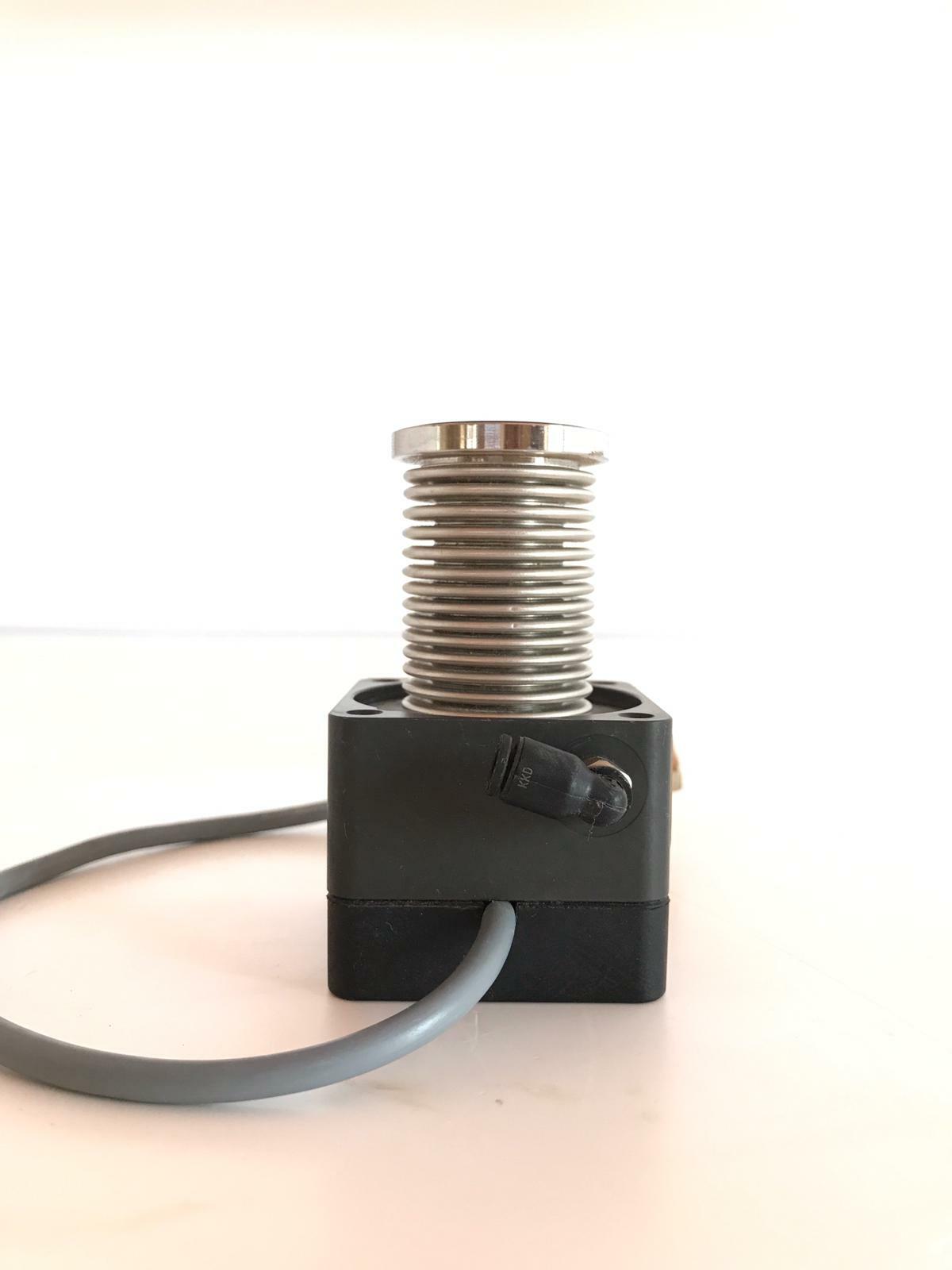 Vat Valve 338841/0001 With Pneumatic Nc Actuator And 9 Way D Sub Plug Connector