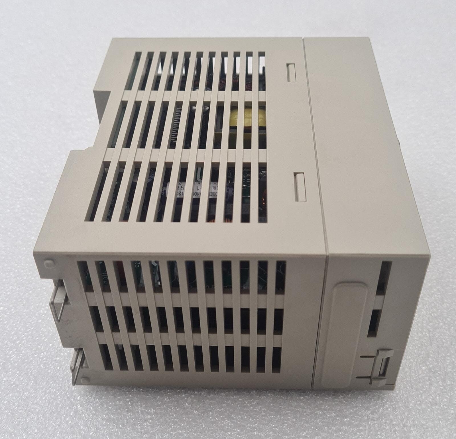 YASKAWA MP2300S MP2300Siec PMC-U-MP23S16 PLC Controller 24VDC