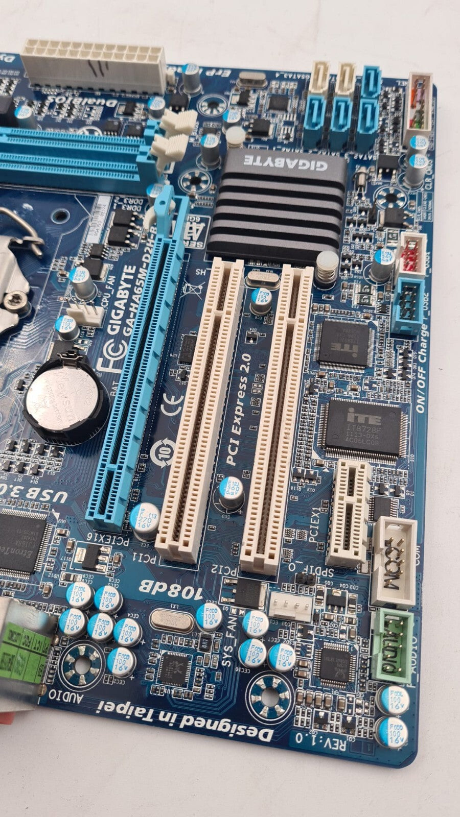 GIGABYTE GA-HA65M-D2H-B3 LGA 1155 DDR3 SATA 3 USB3.0 Motherboard W/ i3-2100