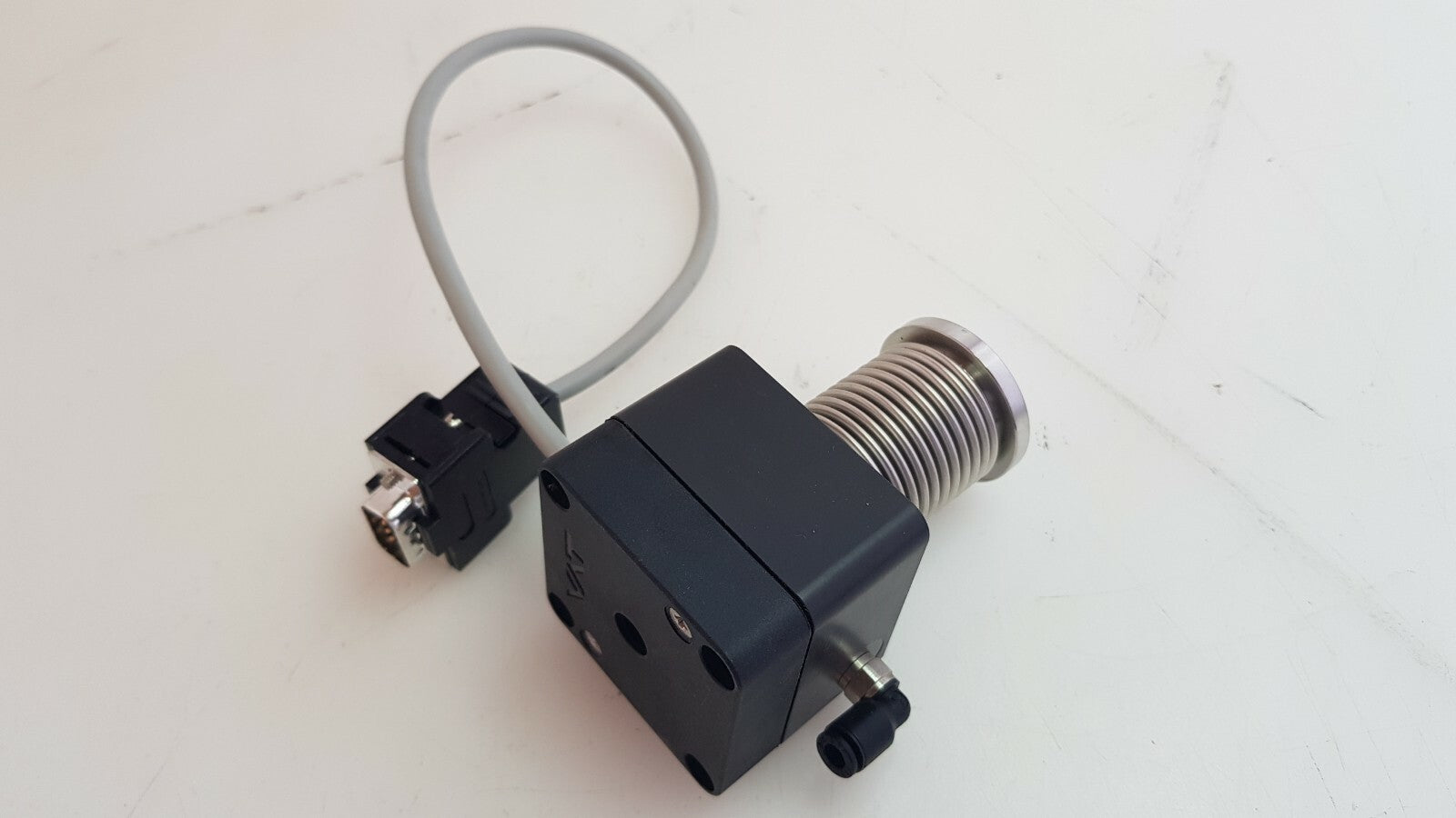 Vat Valve 338841 0009 With Pneumatic Nc Actuator And 9 Way D Sub Plug Connector