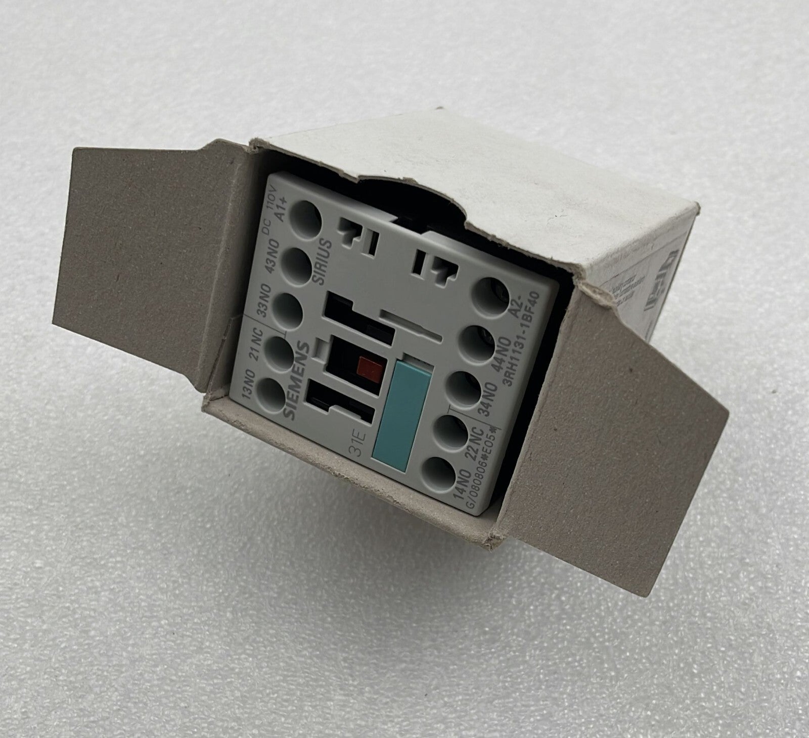 [LOT OF 5] NEW - Siemens 3RH1131-1BF40 Auxiliary contactor 3ZX1012-0RH11-1AA1