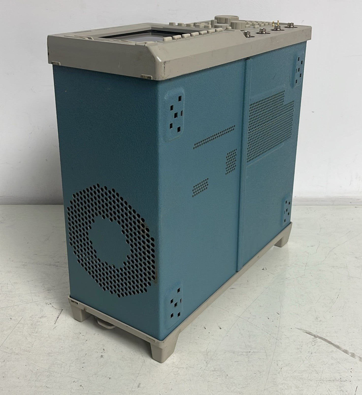 Tektronix TDS 684C Color Four Channel Digital Real-Time Oscilloscope 1-GHz 5GS/s