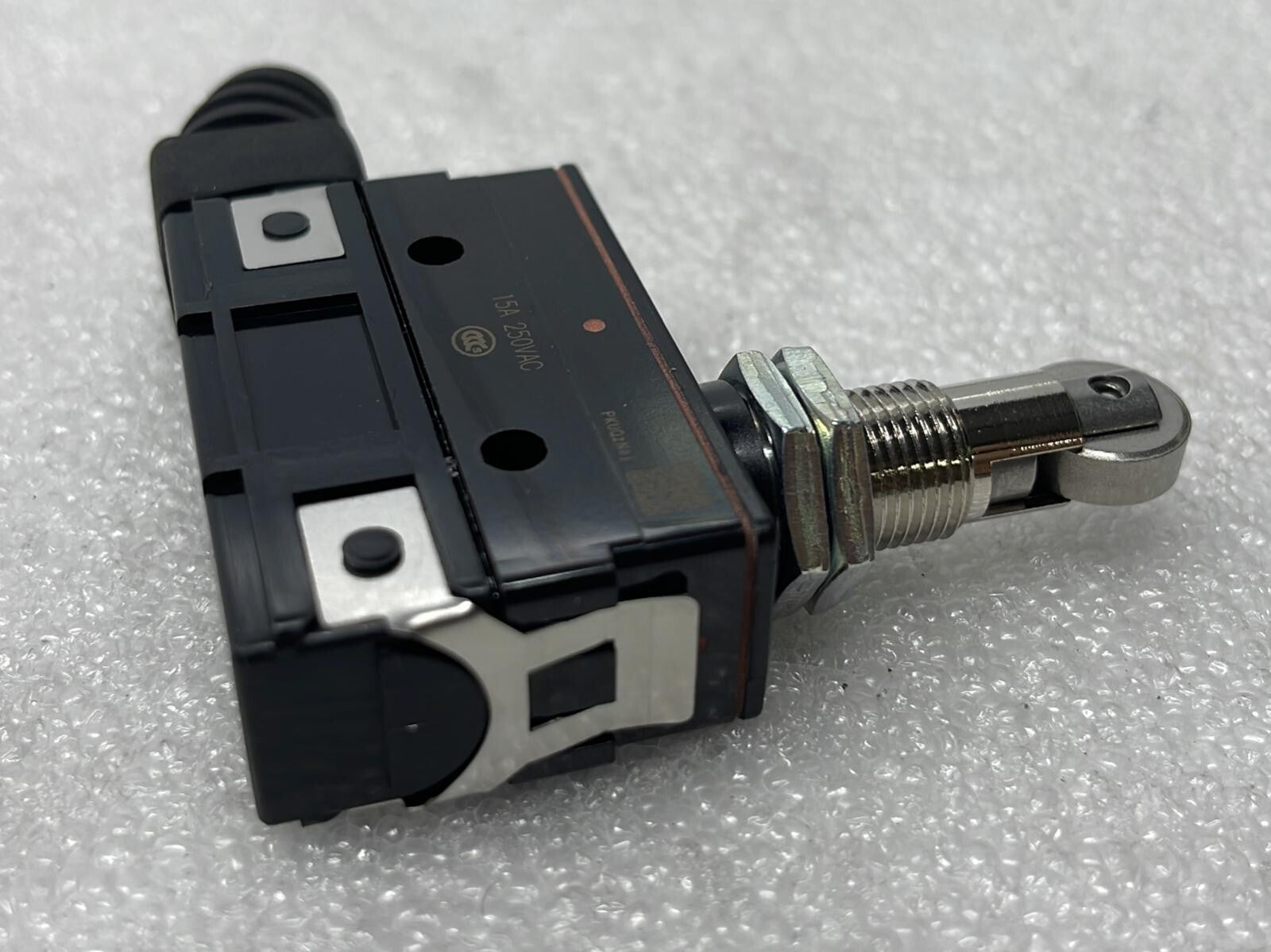 [LOT OF 4] OMRON MICRO SWITCH Z-15GQ22A55-B5V