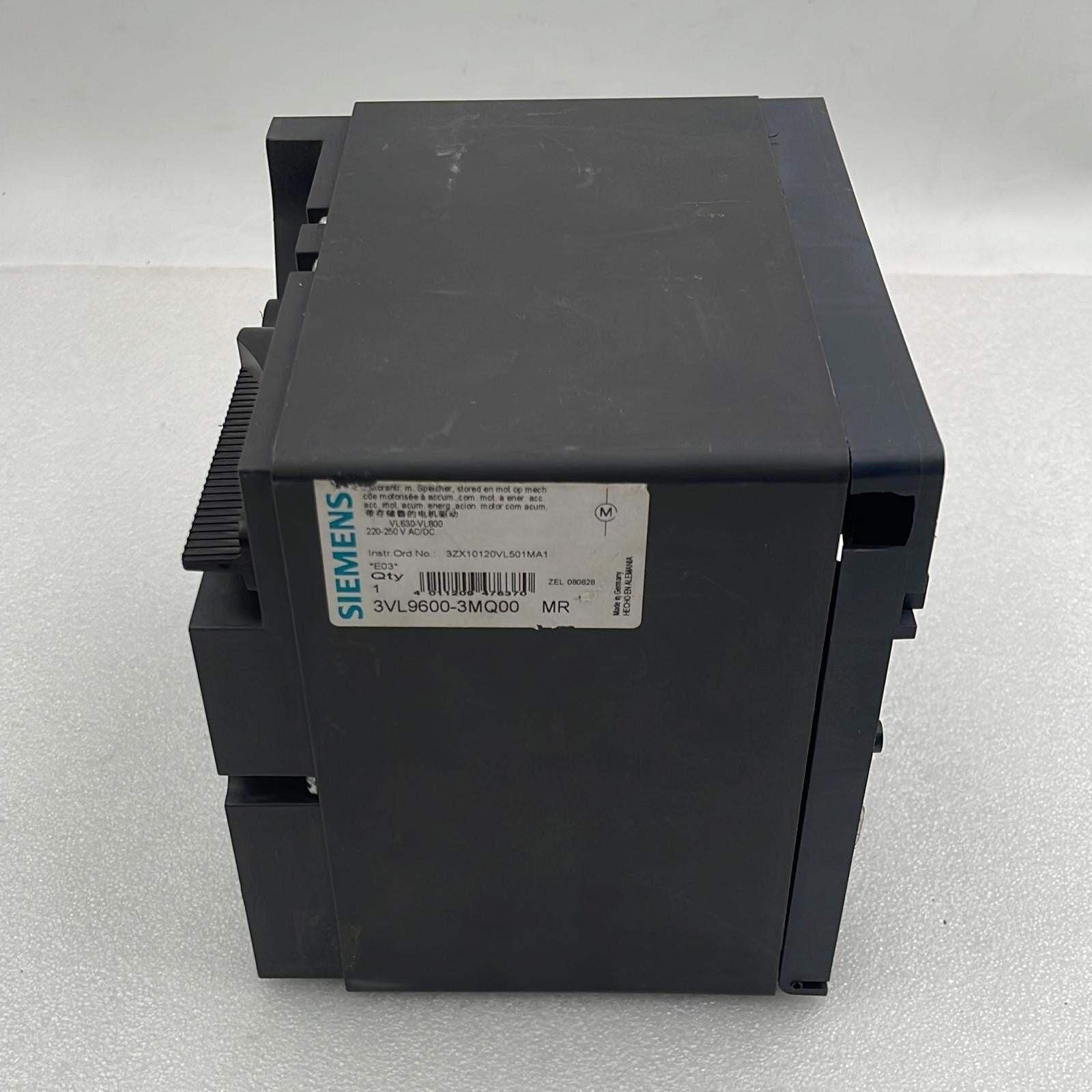 SIEMENS 3VL9600-3MQ00 MR Remote Operator Motor Drive Spring-Loaded Circuit Break