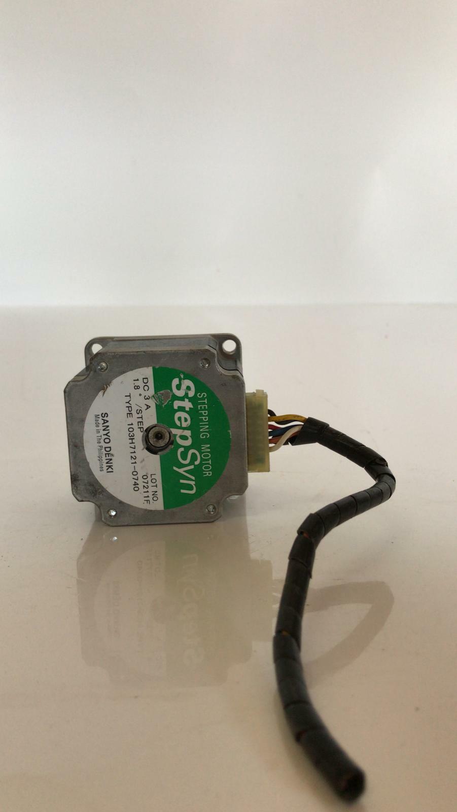 Sanyo Denki 103H6704-5040 Step-Syn Stepping Motor DC 2A 1.8° Deg/Step 6036301-2