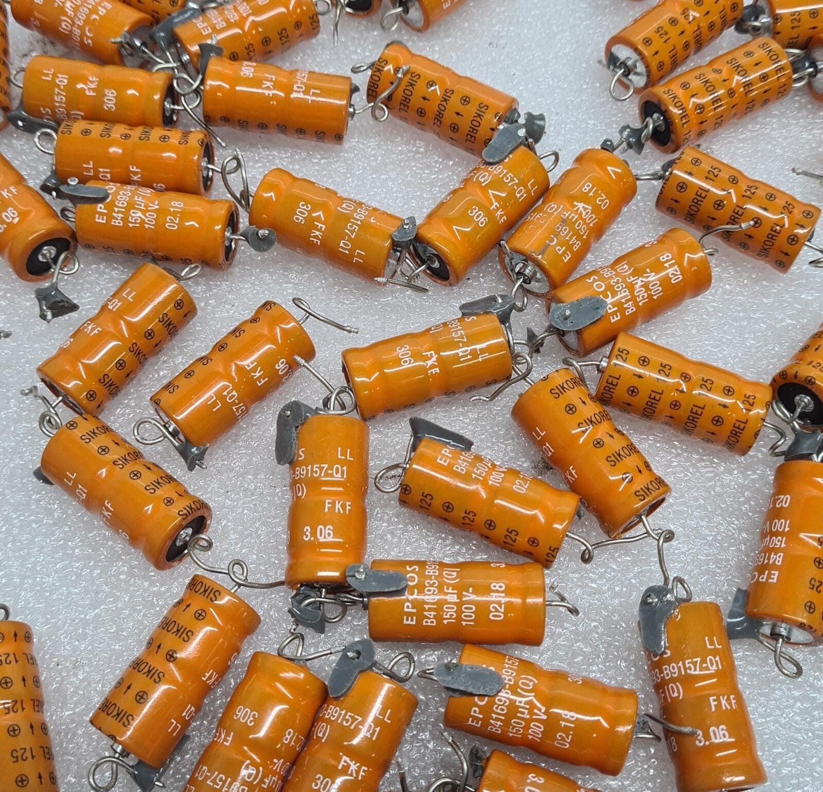 [LOT OF 70] EPCOS SIKOREL 125 B41693 LL 150UF 100V Axial Electrolytic Capacitors