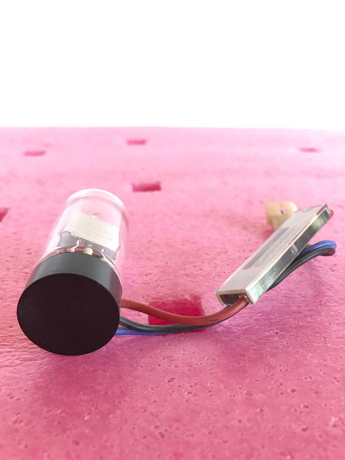 Cathodeon Deuterium Lamp 14708-002  BA4290 94-44P W/ Hour Meter