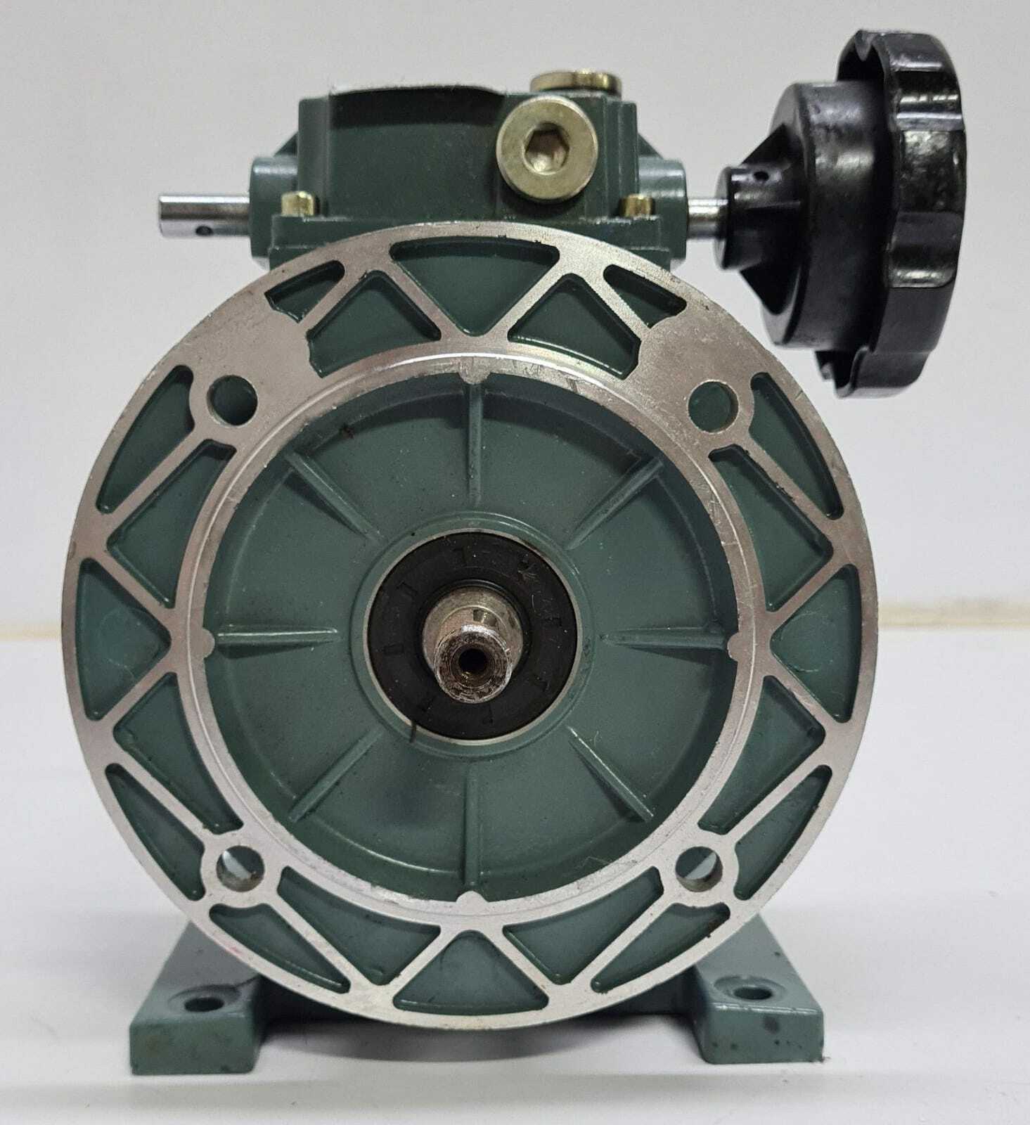 NGB VARIATOR UDL005 Speed 1000-200 RPM 0.37 kW 3.0-5.9 Nm Motor