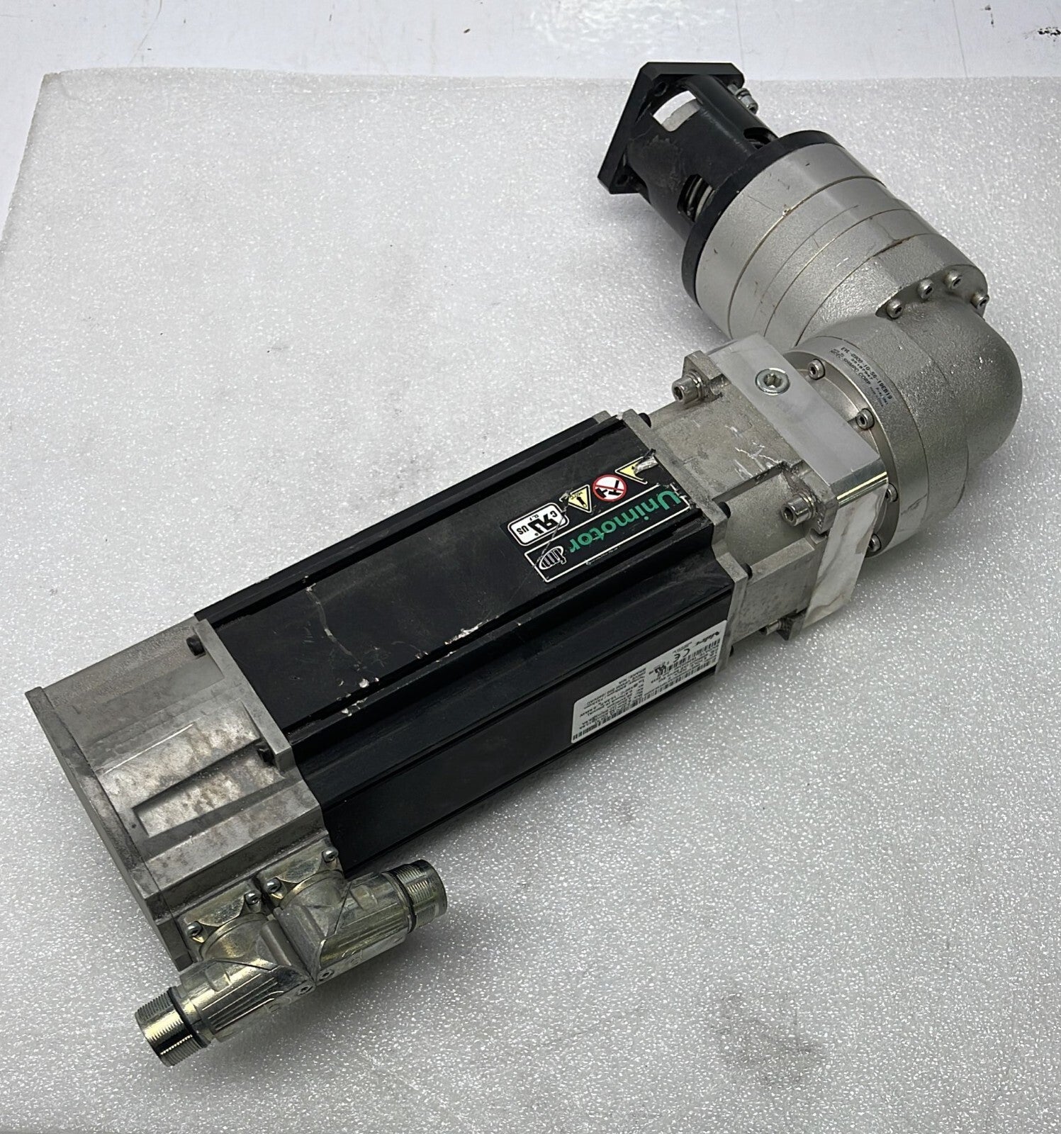 Nidec Servo Motor 095E3C600BBCAA100190-SNPP W/ EVL-090B-10-S6-19EB19