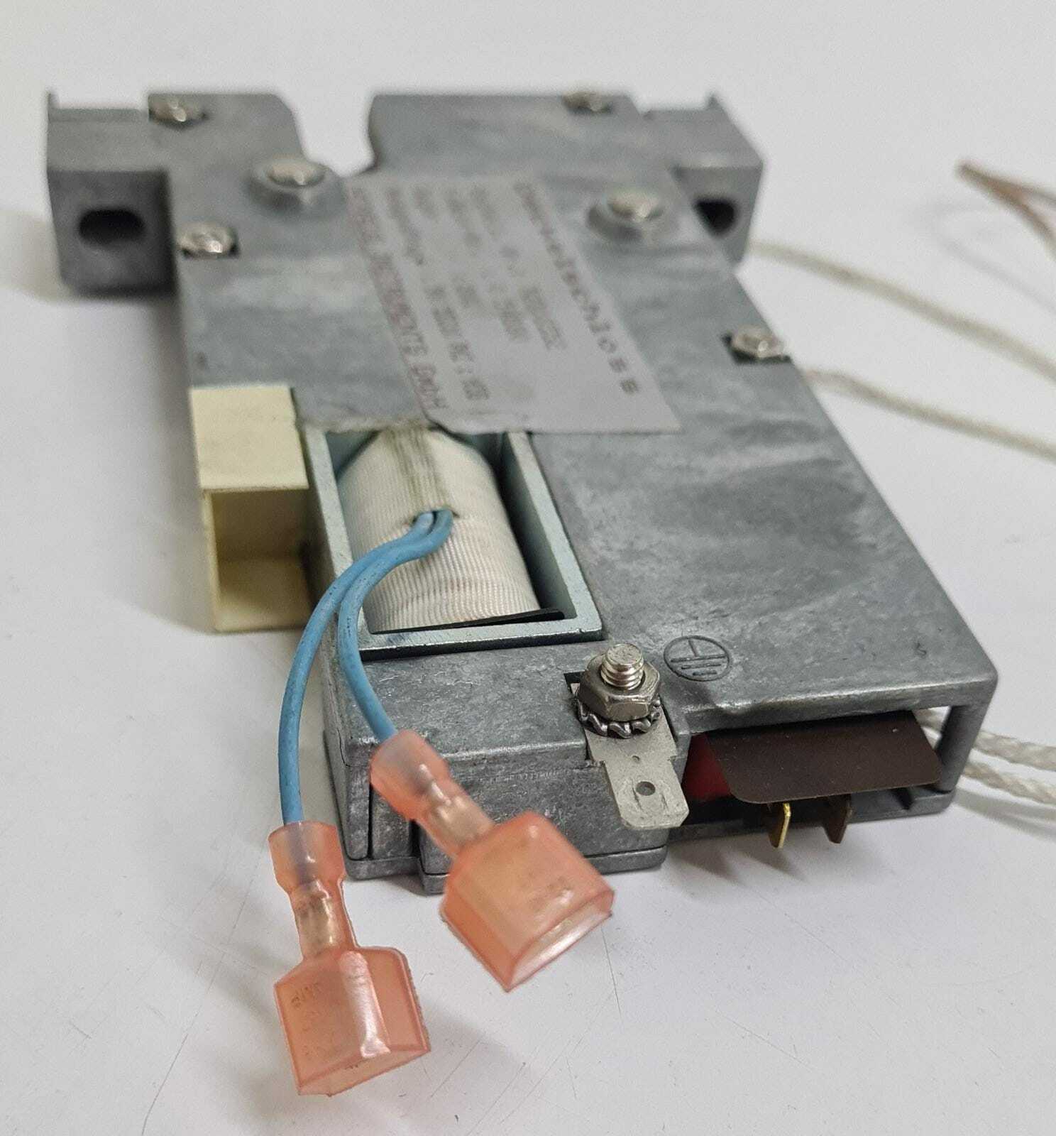 Heraeus Instruments Labofuge 400 Lid Lock 70908552 Latch Assembly W/ Binder 120V