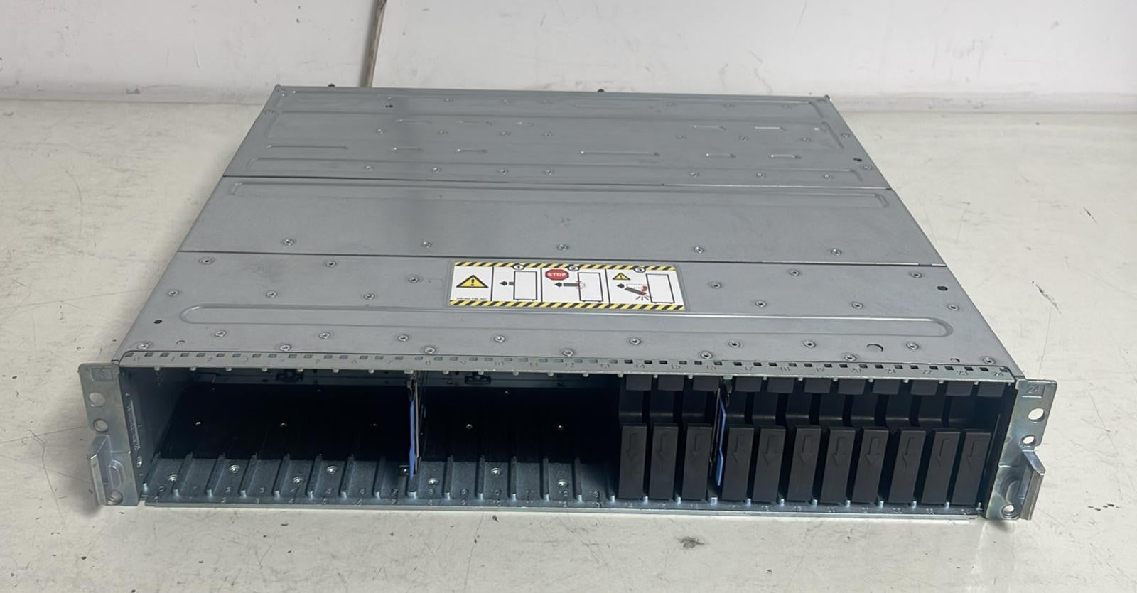 EMC BPE25 Storage Expansion Enclosure 25 x 2.5" Bay 2U Rackmount 48GB RAM