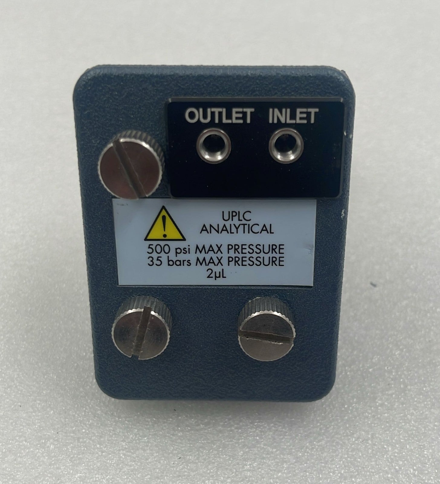 Waters flow cell inlet and outlet ports