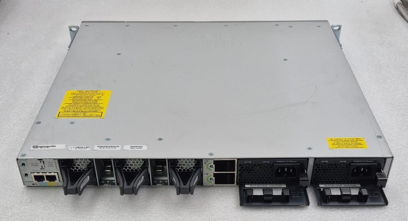 CISCO Catalyst 9300 48-Port PoE+ C9300-48P-E V02 Switch