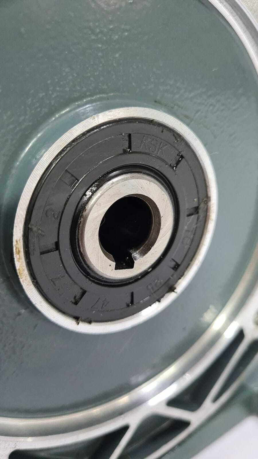 NGB VARIATOR UDL005 Speed 1000-200 RPM 0.37 kW 3.0-5.9 Nm Motor