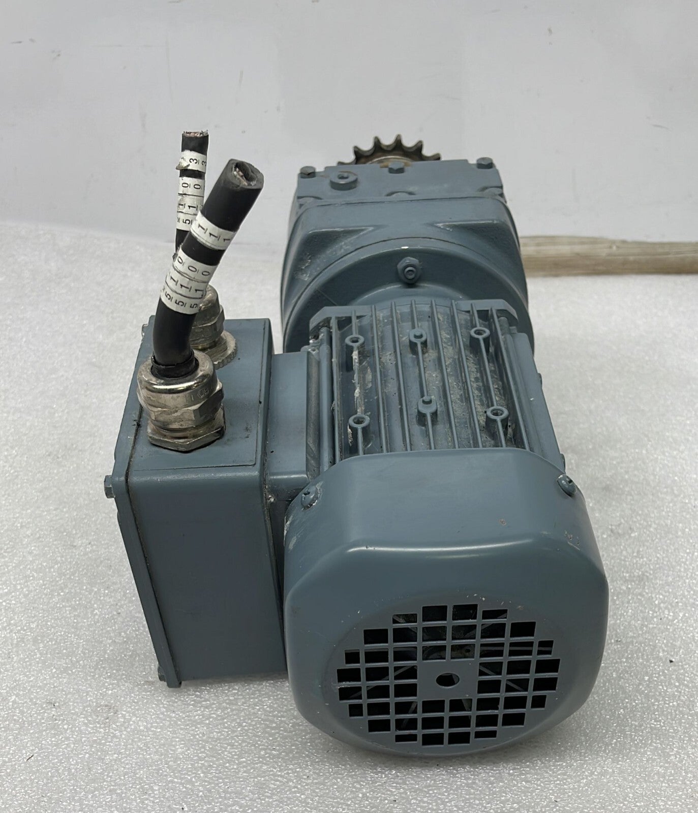 KEB G13A DM63K4 TS Gear Motor 04-2022/ 28218701.001 CLP VG220 0.55I