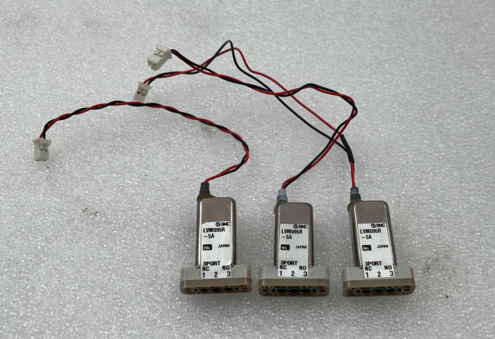 [LOT OF 3] SMC LVM095R-5A  CHEMICAL VALVE 3 PORT