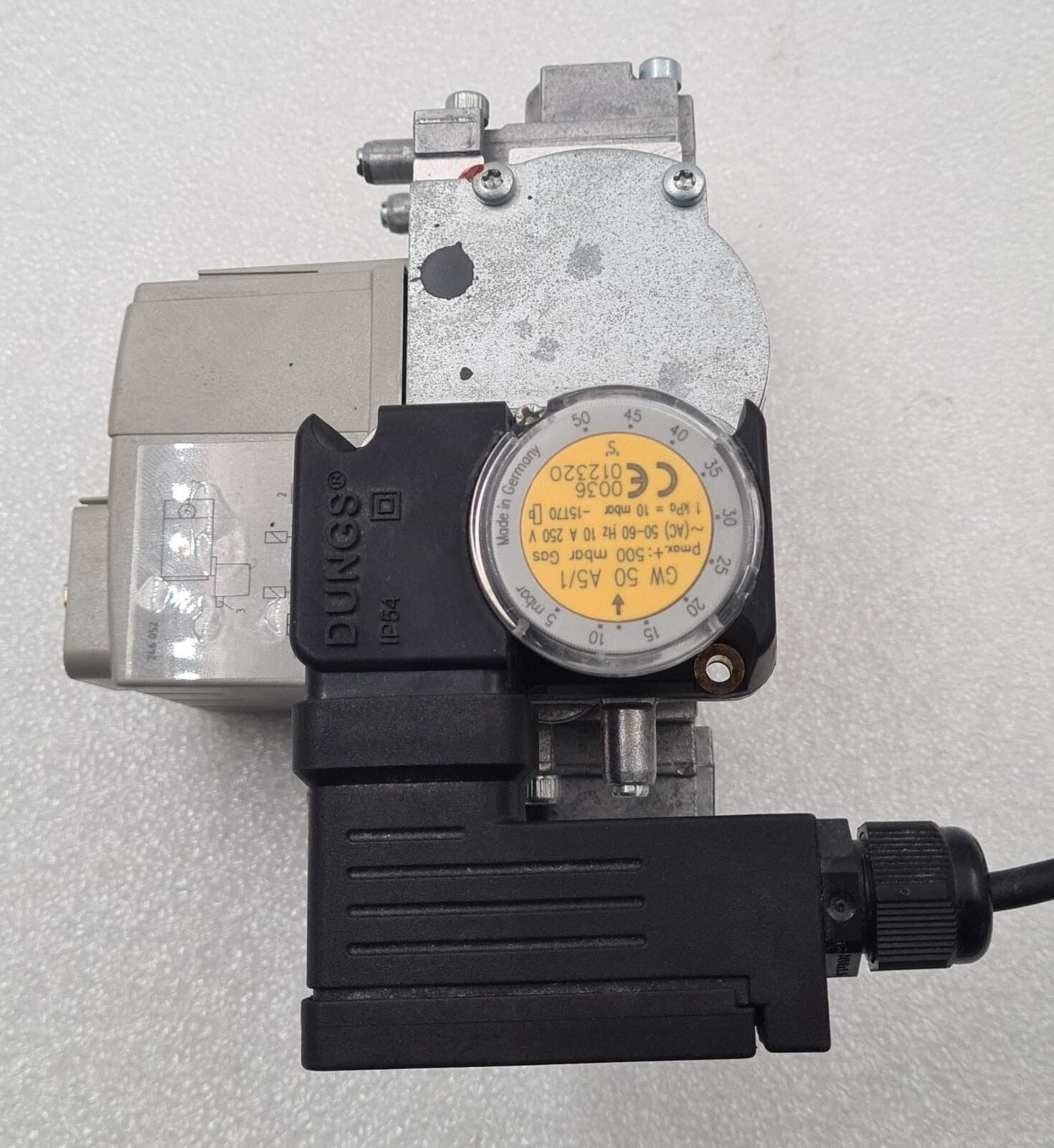 DUNGS Weishaupt Control Gas Valve W-MF 055 D01 S22 605284 W/ GW 50 A5/1 **AS-IS