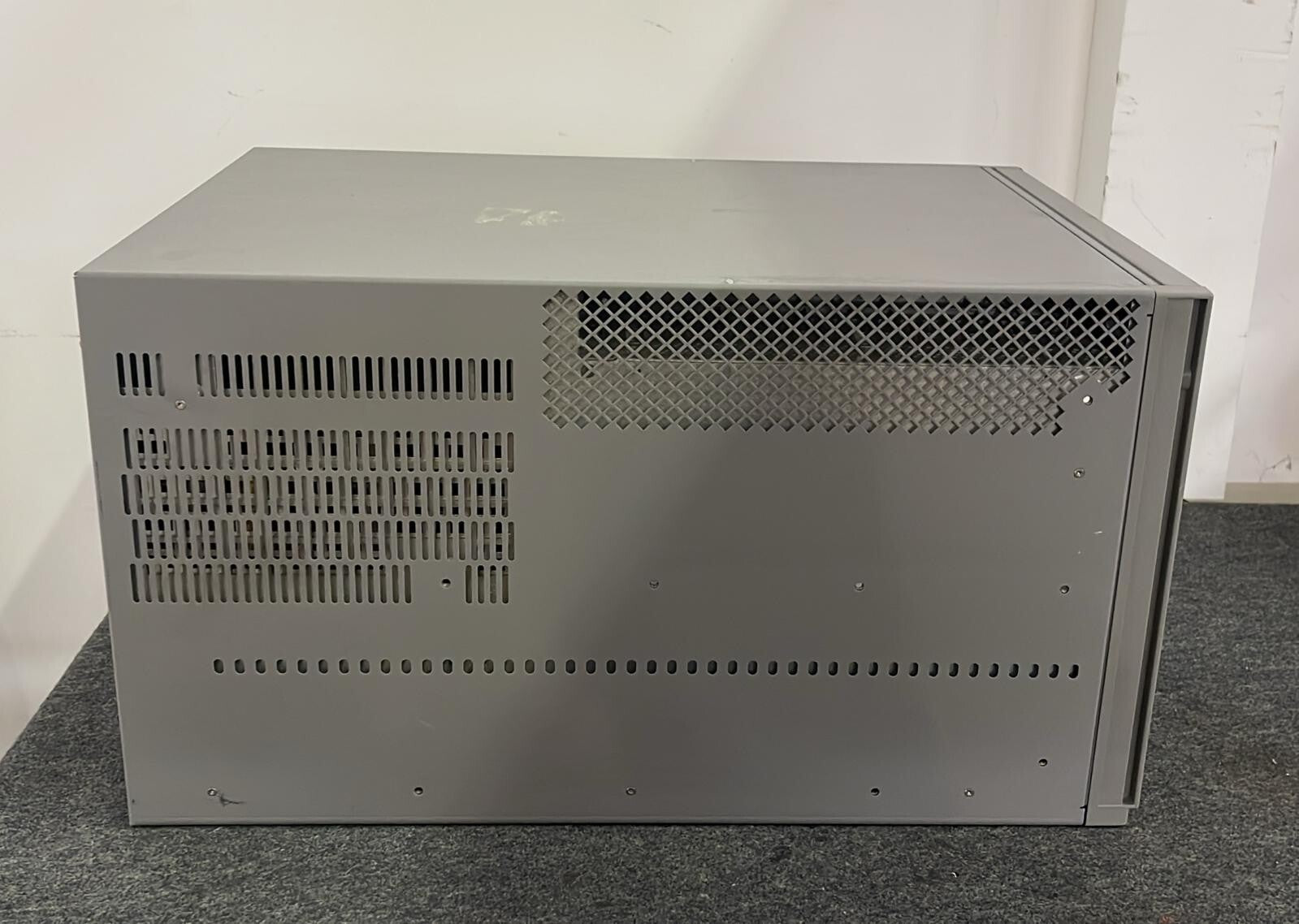 HP Agilent 75000 Series-C VXI Mainframe E8401A