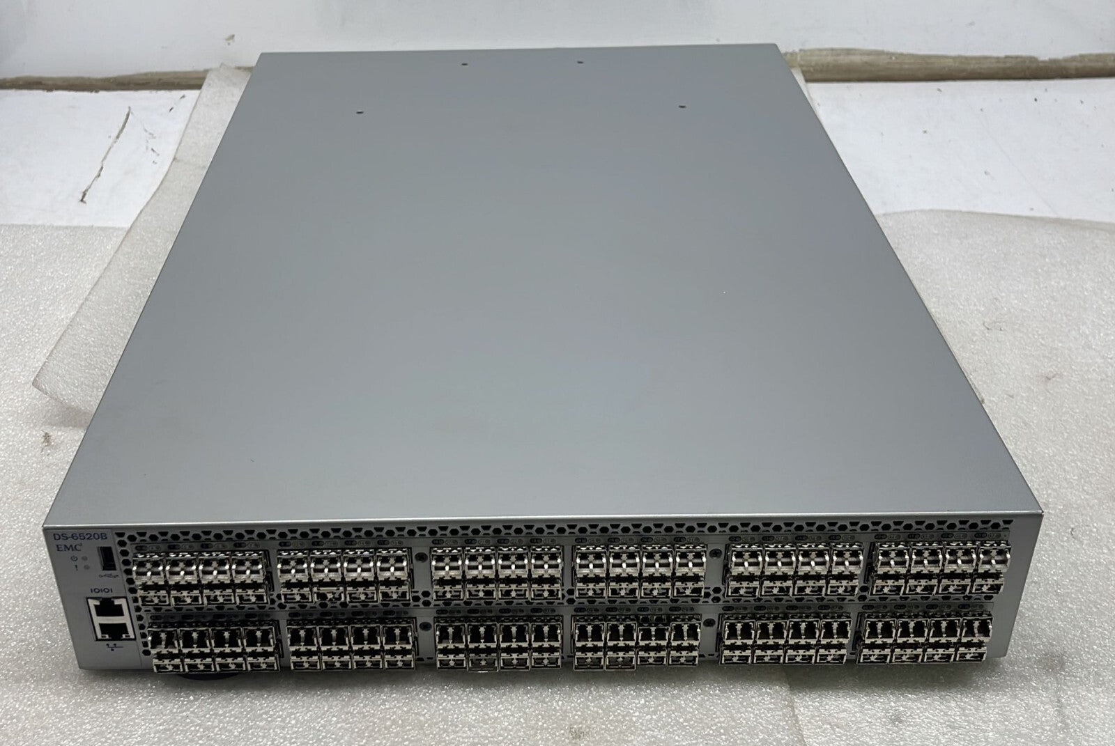 Brocade 6520 EMC DS-6520B 96-Port Fiber Channel Switch 100-652-862-00 W/ 96* SFP