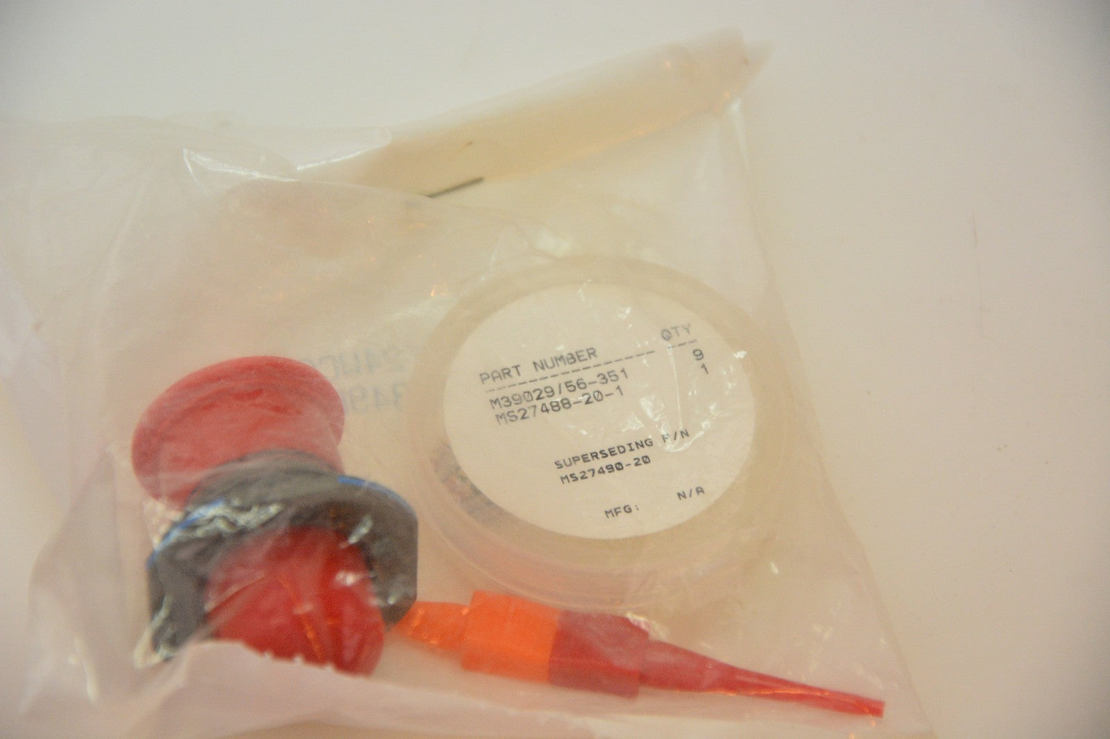 [LOT OF 3 PCS] NEW - Amphenol D38999/24WC8SN M39029 Mil Spec Connector